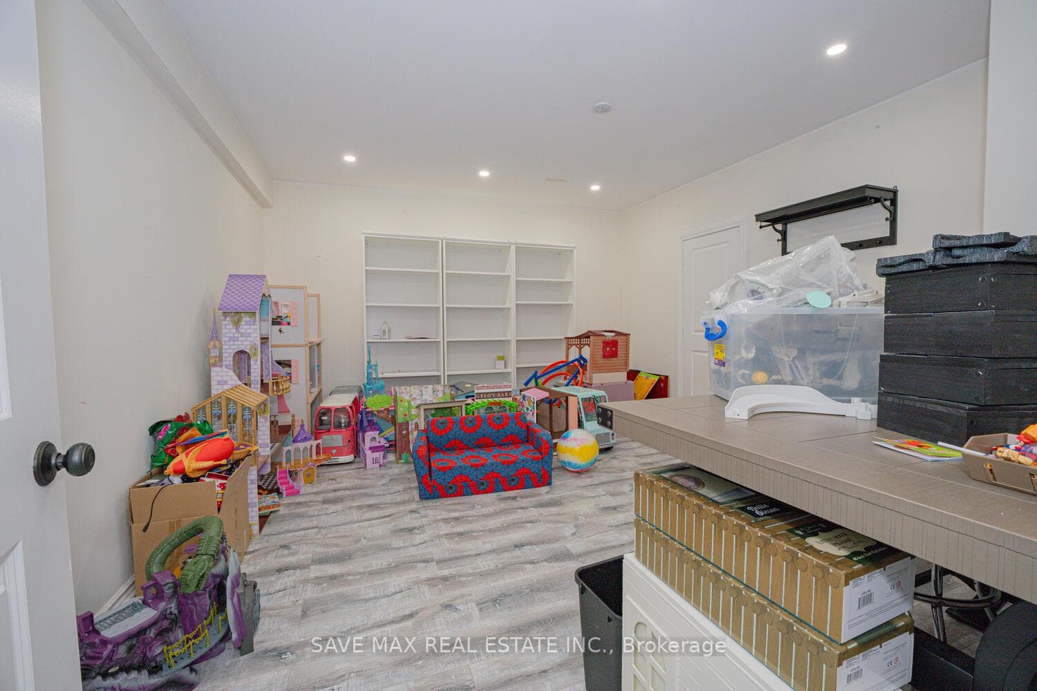 12 Anderson Avenue photo 28