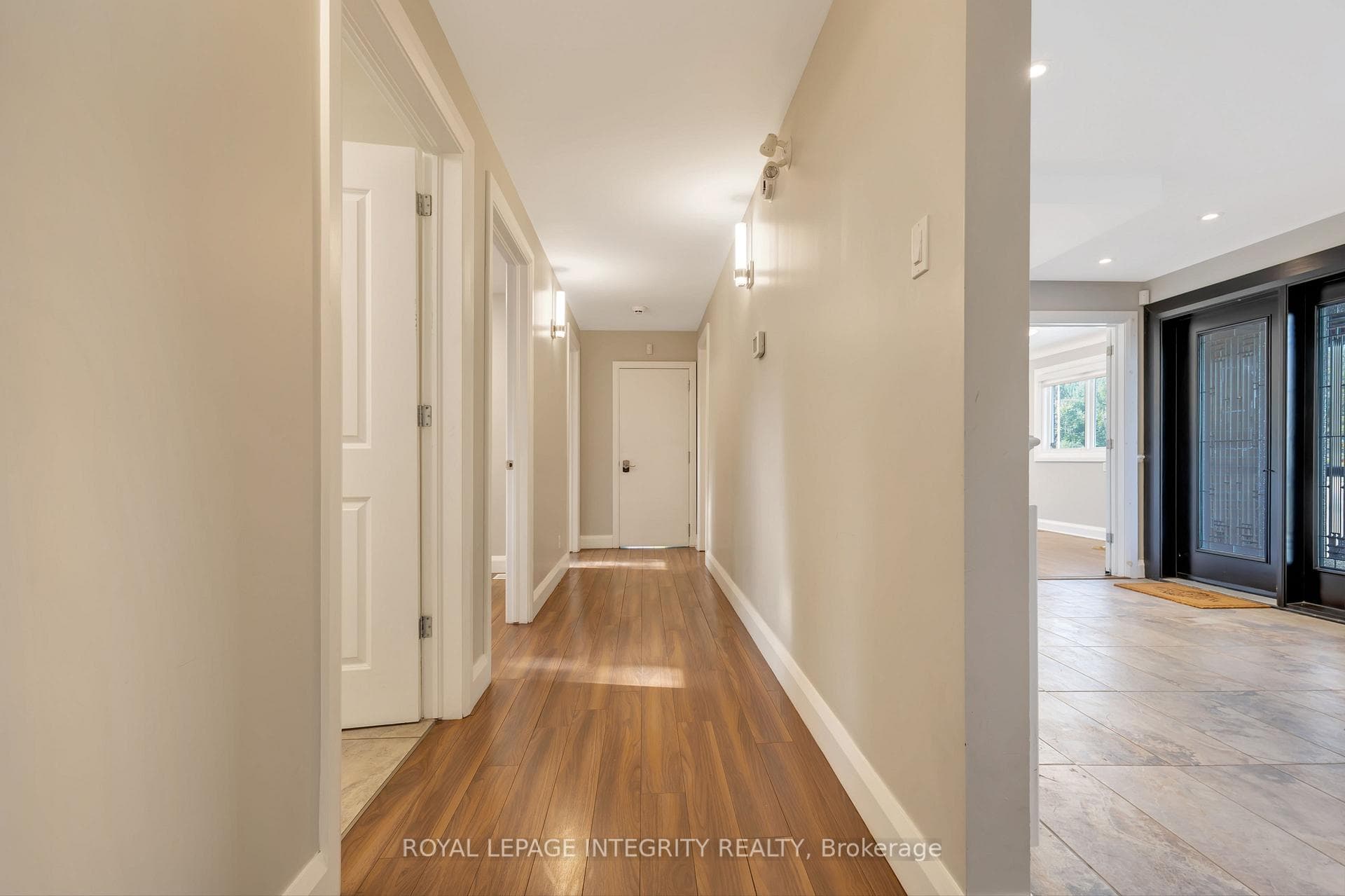 1443 Woodroffe Avenue photo 19