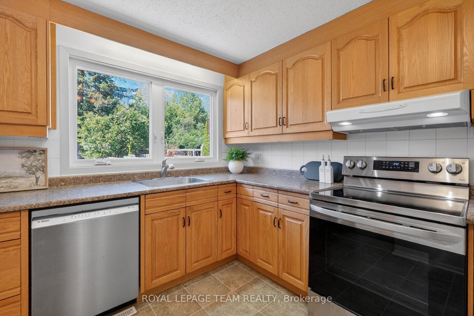 21 Lindhurst Crescent photo 16