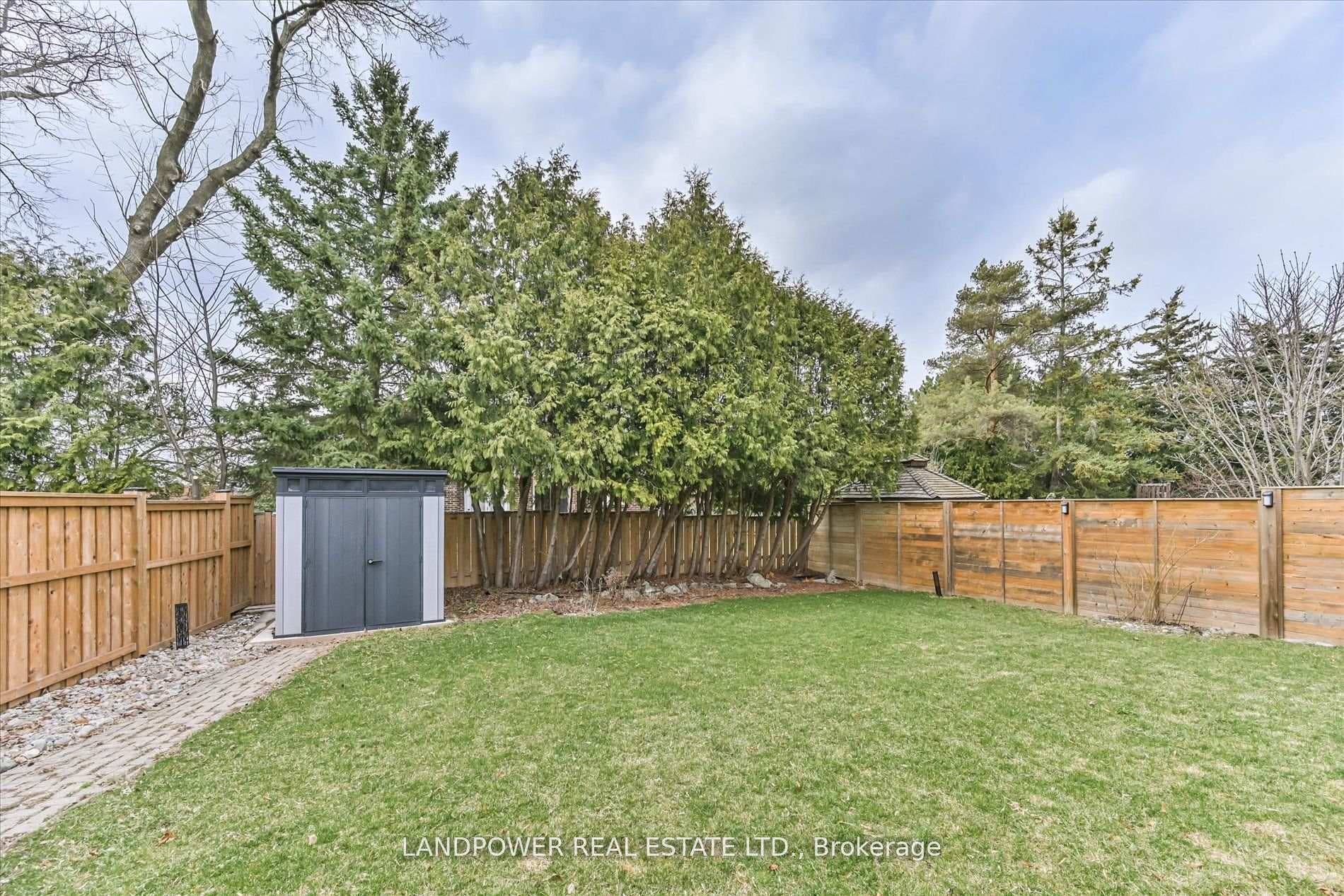14 Carlton Road photo 35