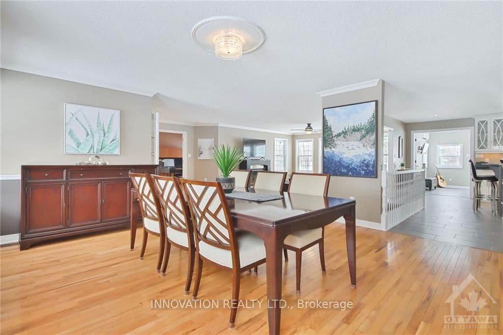 10 EMILY LAUREN Crescent photo 9