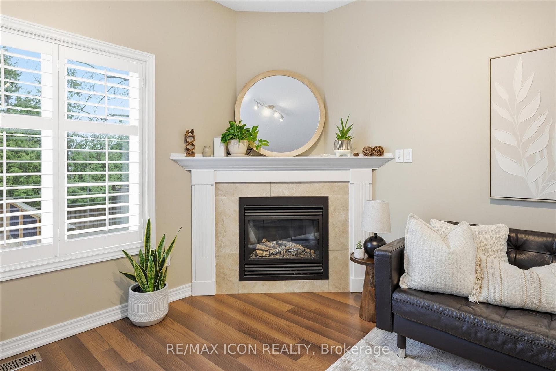 64 Springvalley Crescent photo 10