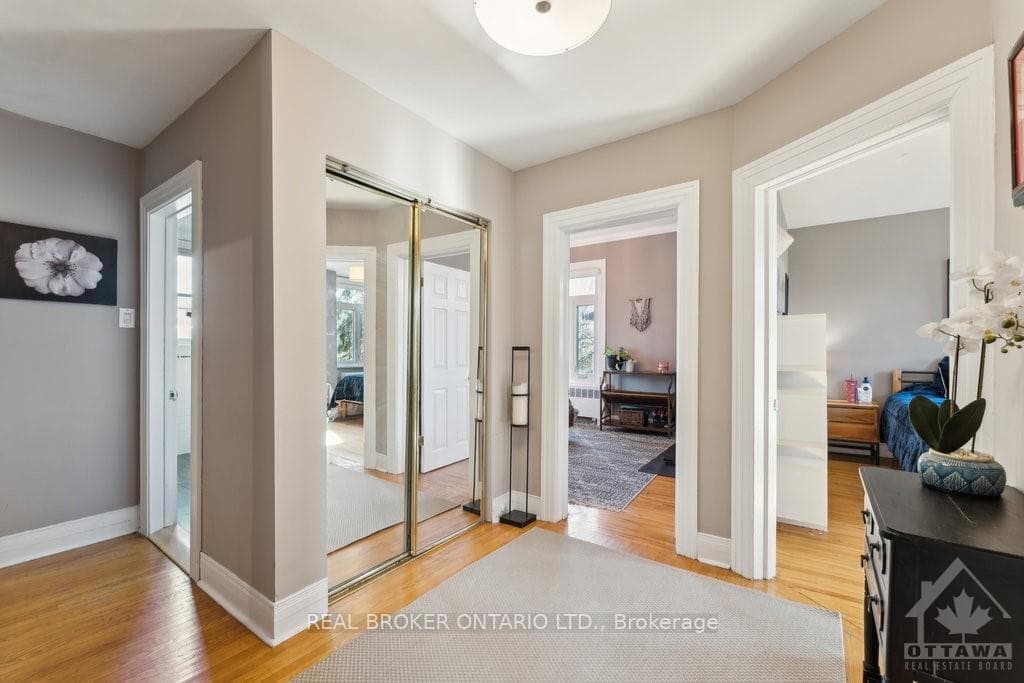 289 CLEMOW Avenue photo 13