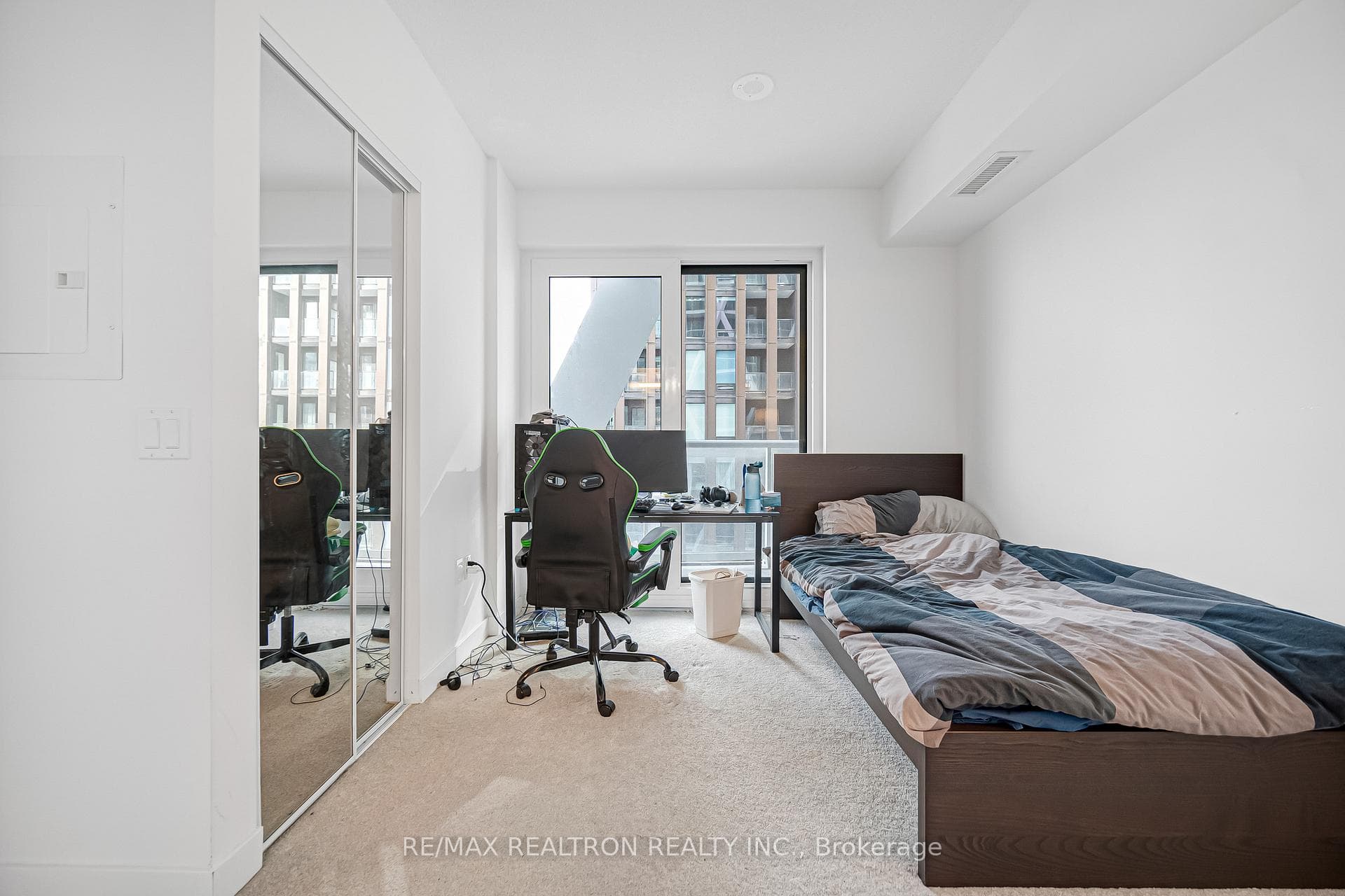 230 Simcoe Street Unit 2619 photo 14
