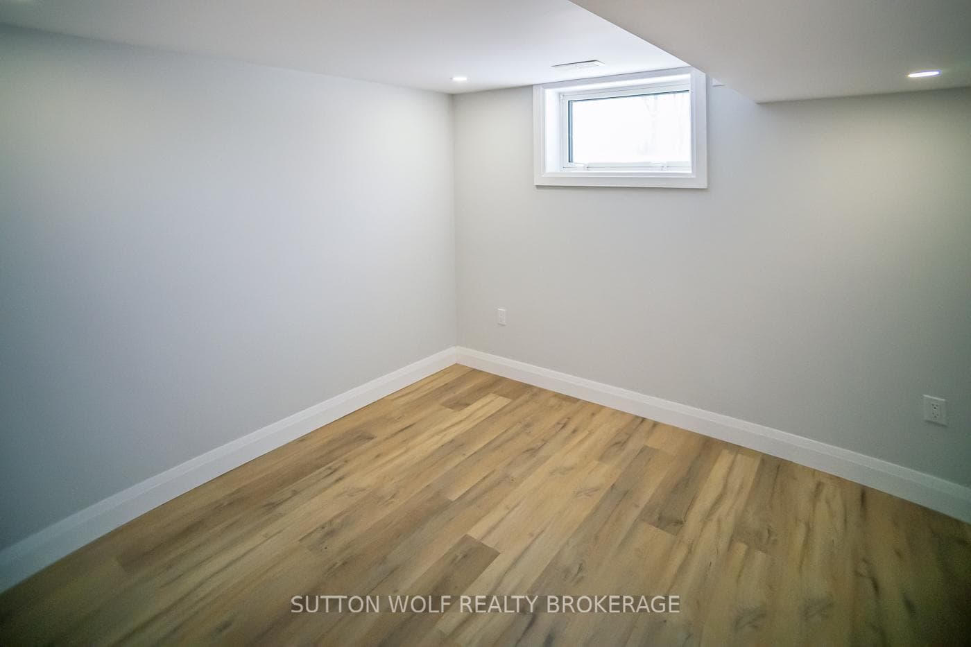 235 William Street photo 24