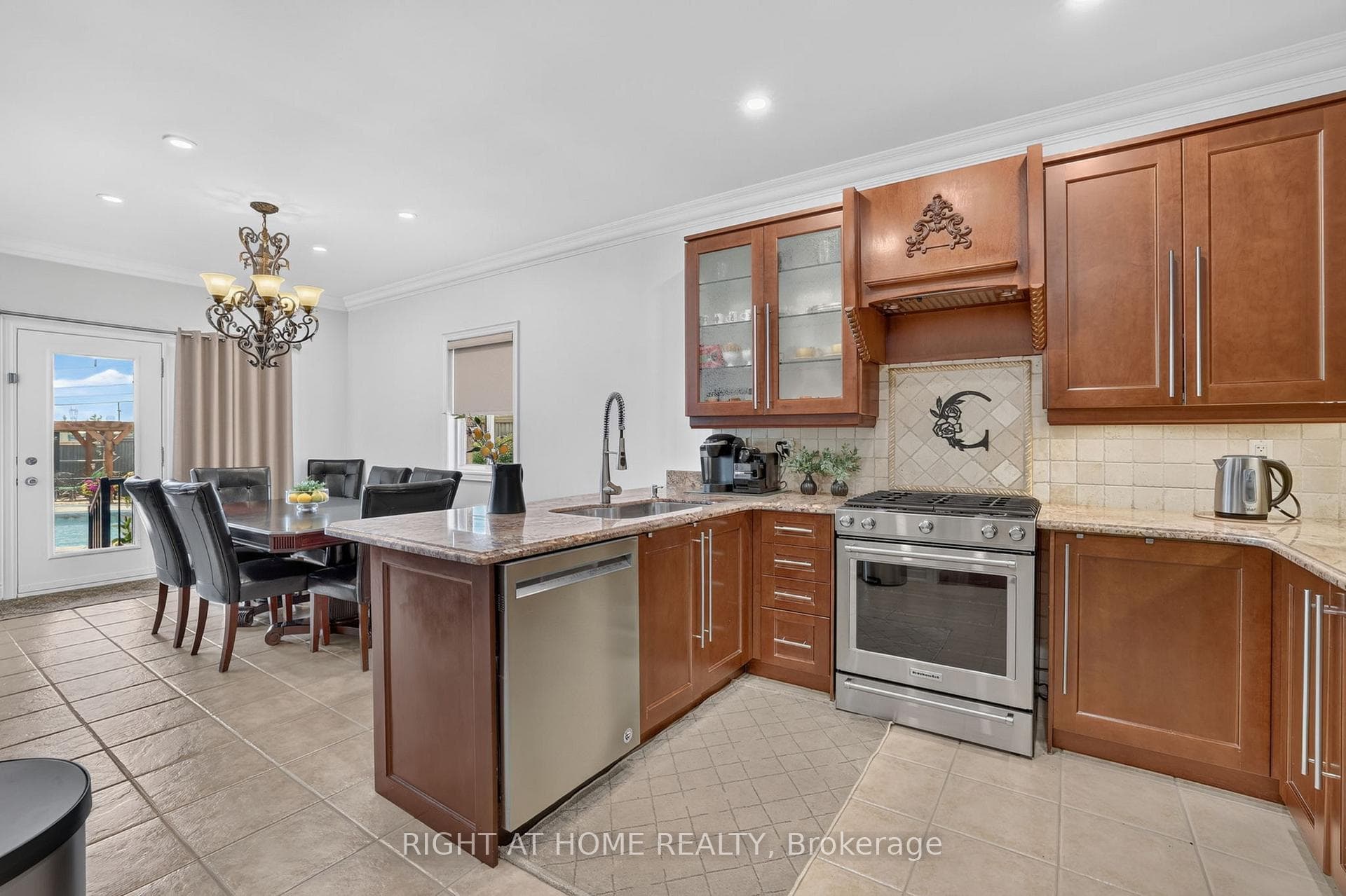 66 Sanremo Court photo 9