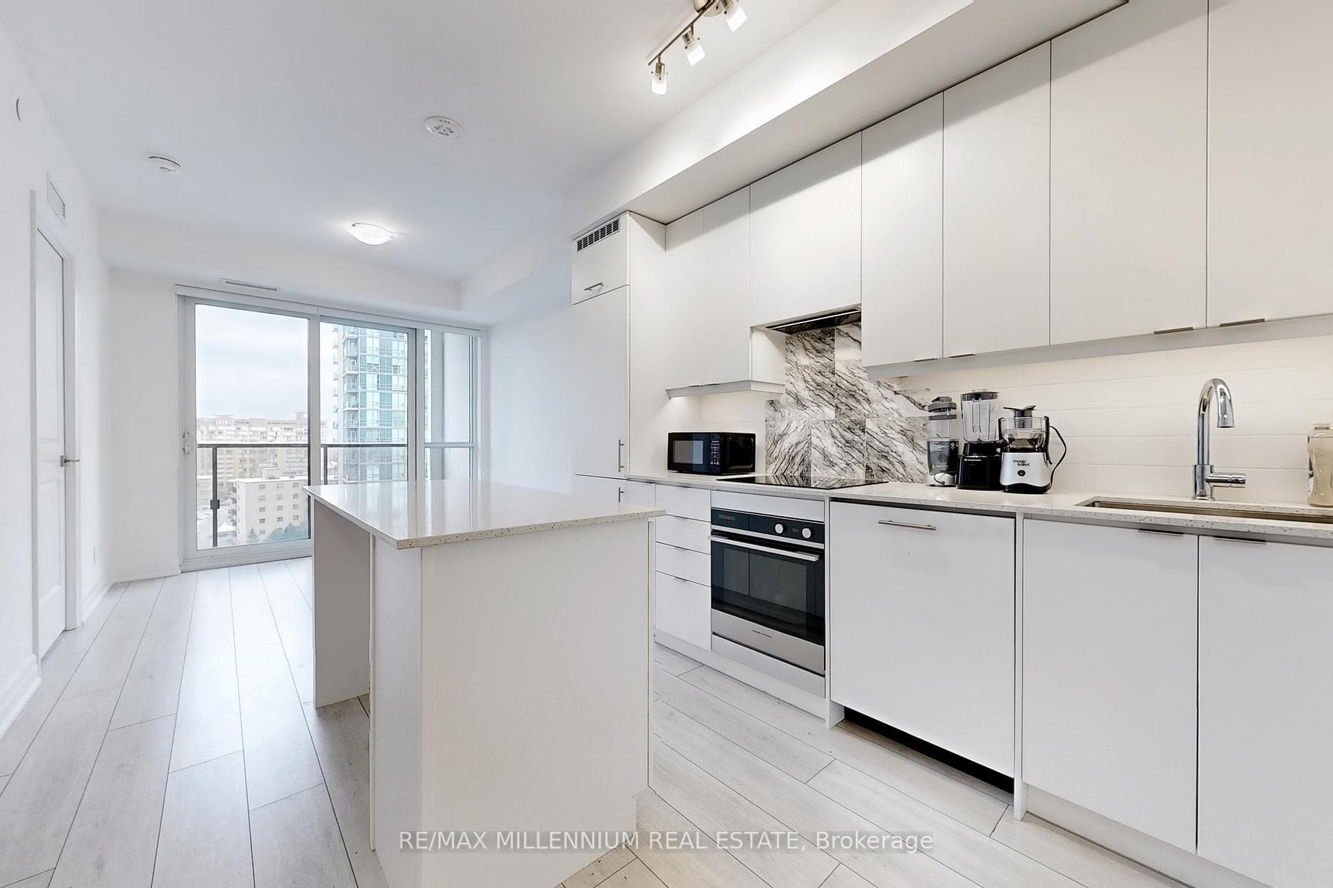 30 Elm Drive Unit 807 photo 14