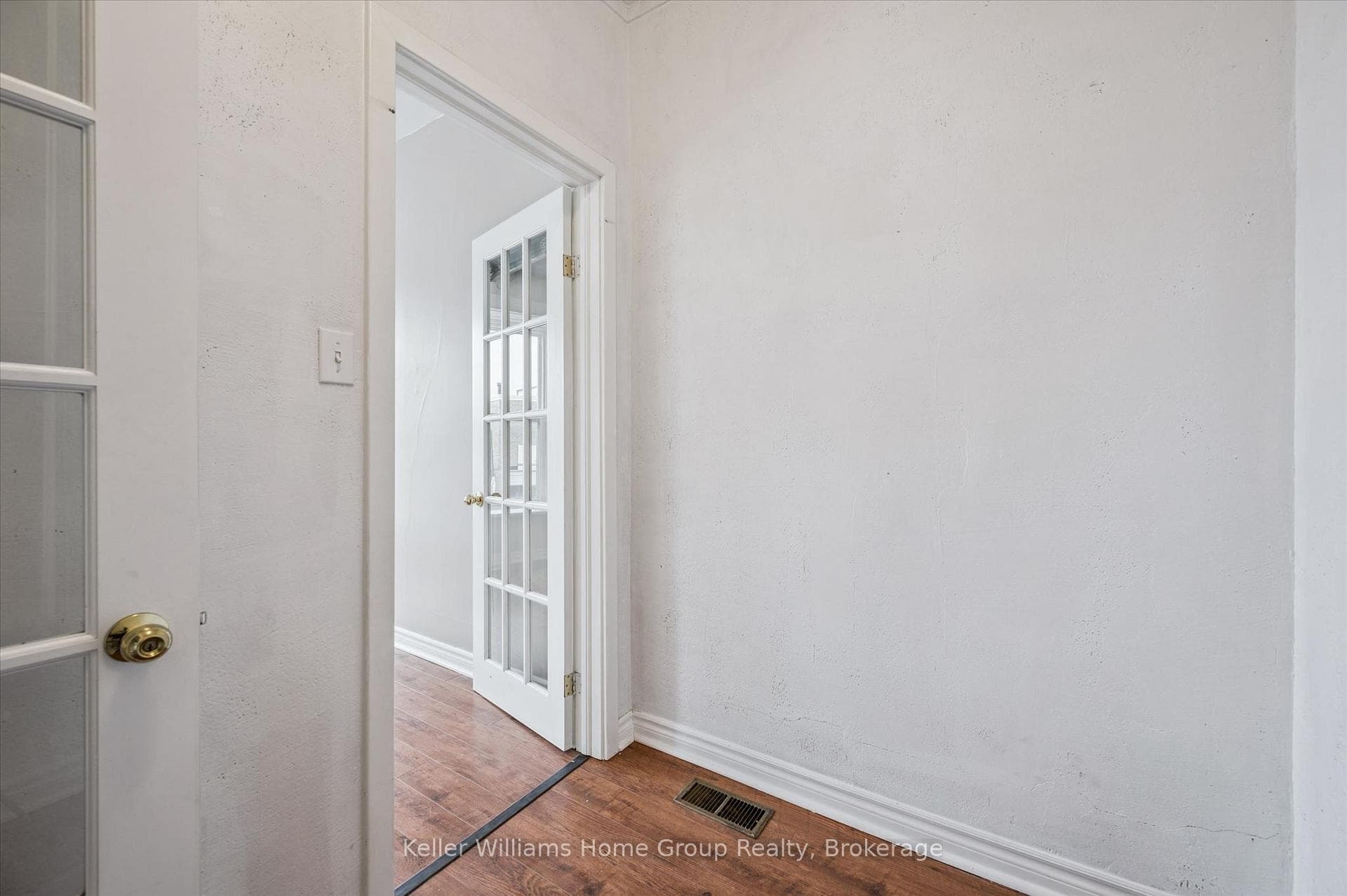 209 St. Andrew Street photo 17