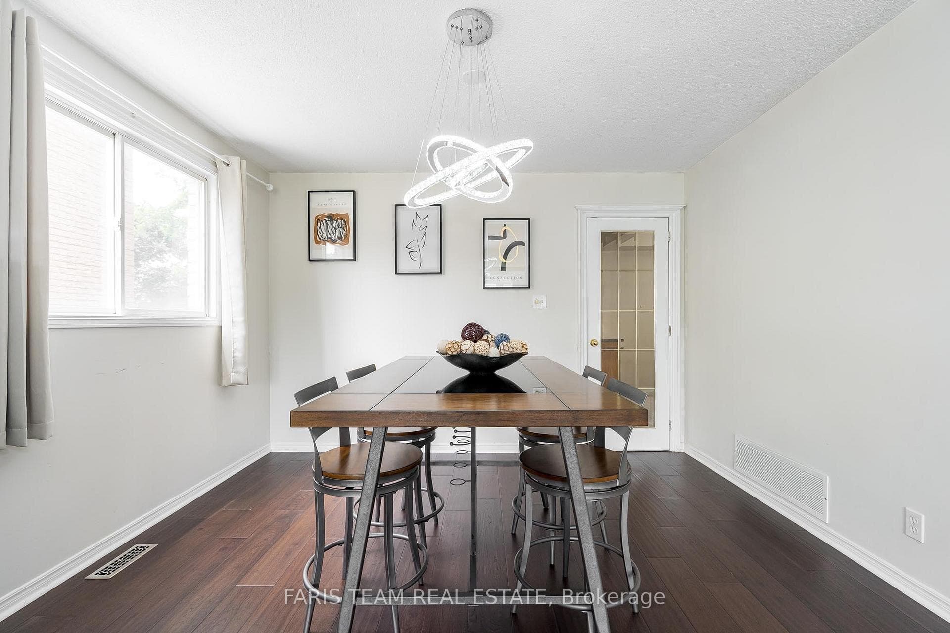 12 Castille Crescent photo 8