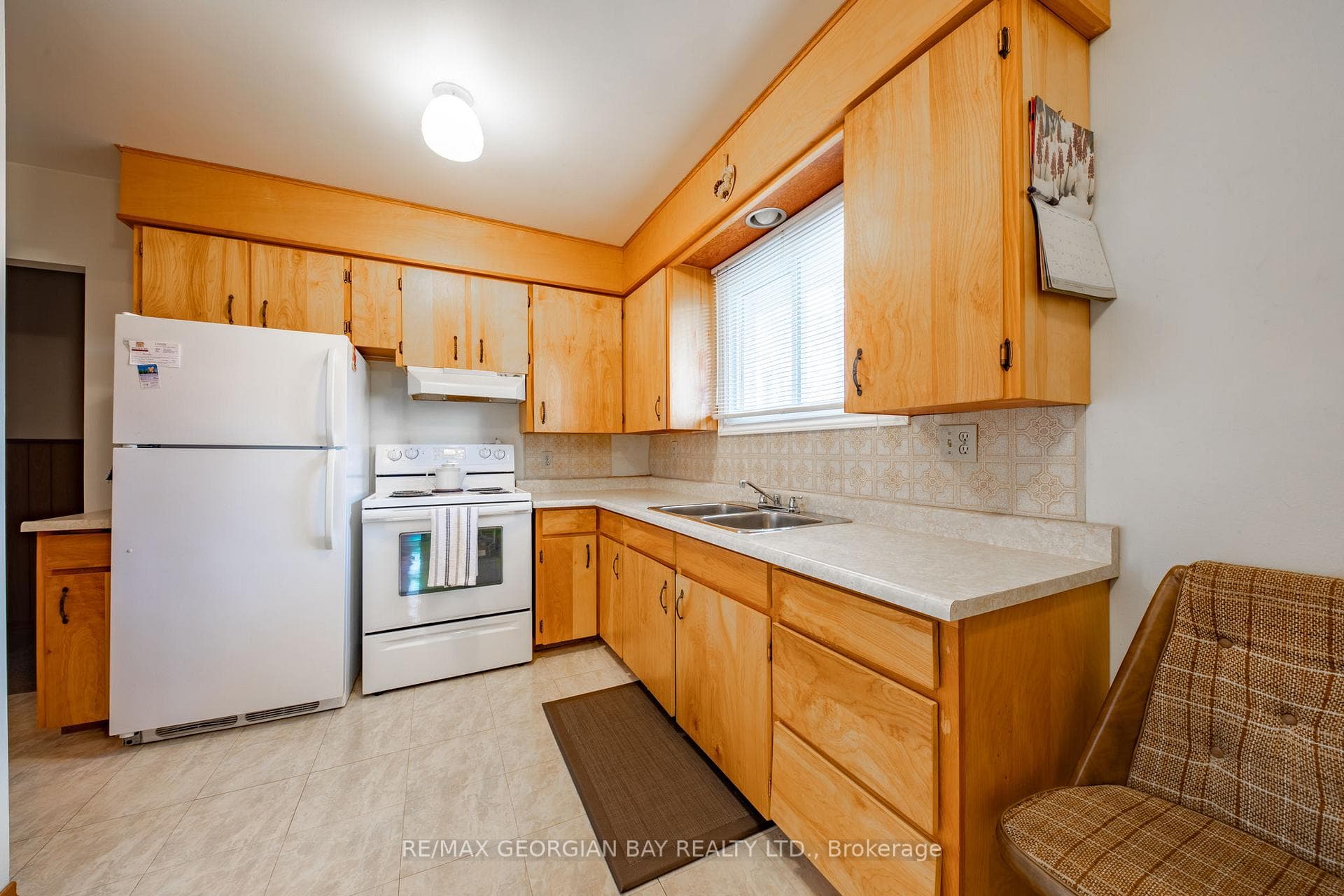 458 Johnson Street photo 12