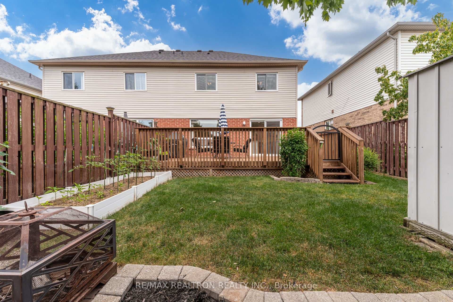129 Mowat Crescent photo 30