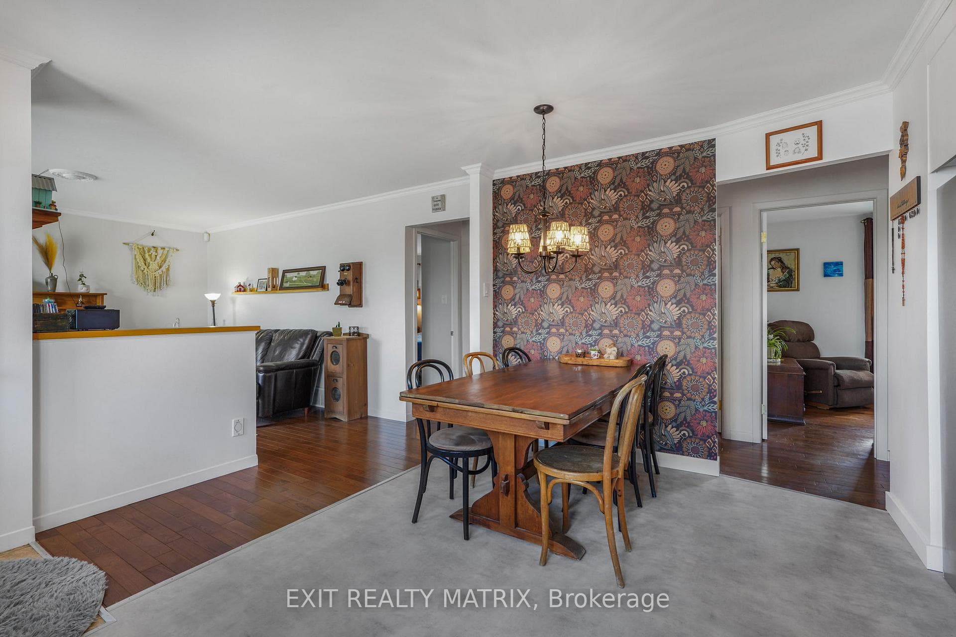 509 Ghislain Street photo 8