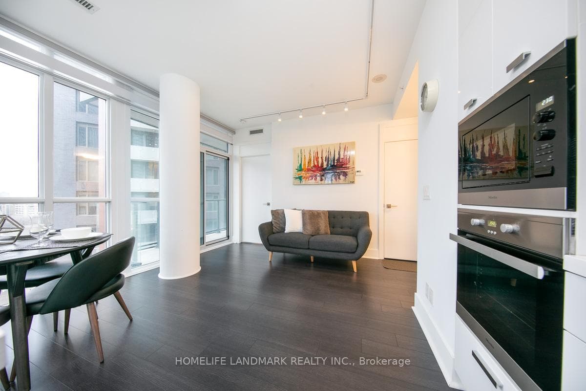 32 Davenport Road Unit 1308 photo 6