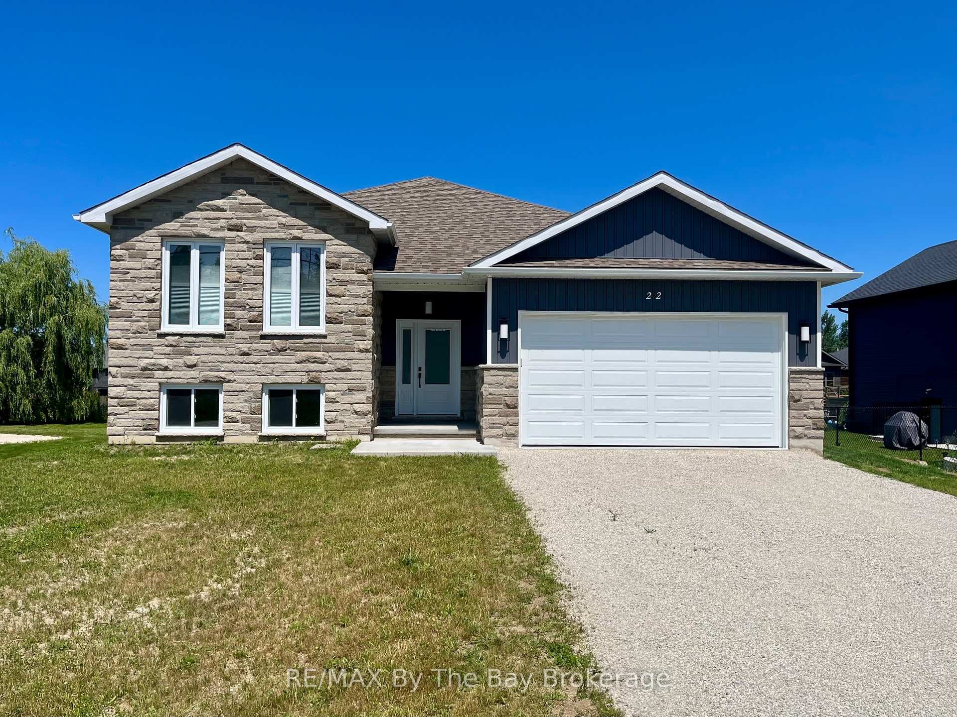 22 Lakeshore Road photo 1