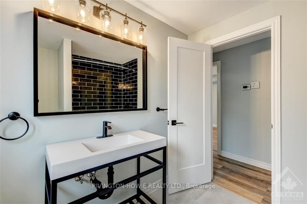 413 DONALD B MUNRO Drive photo 22