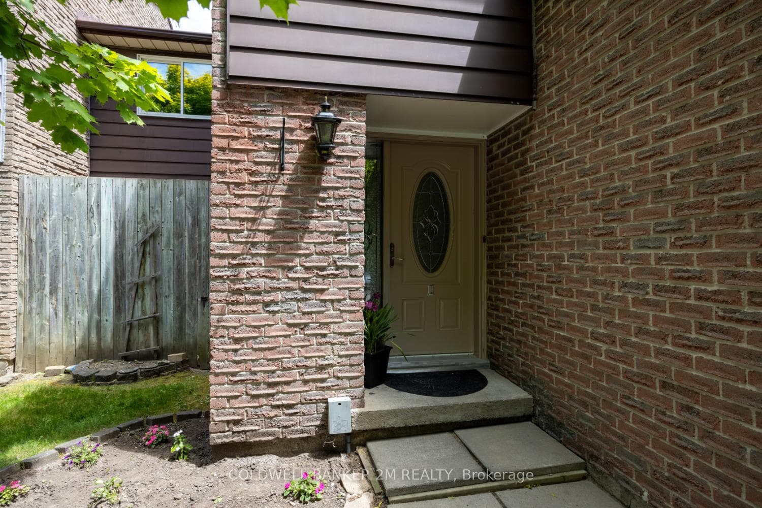 350 Camelot Court Unit 19 photo 2