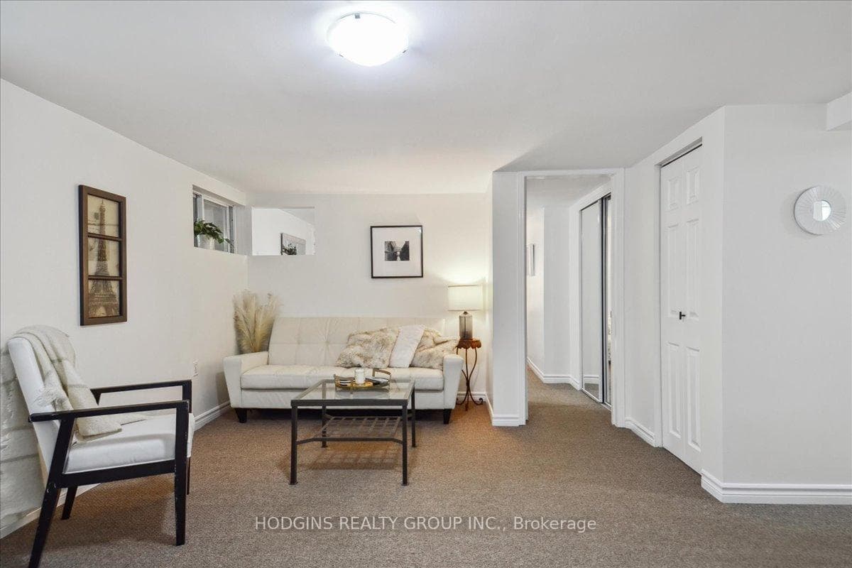 65 Mineola Road Unit LOWER photo 2
