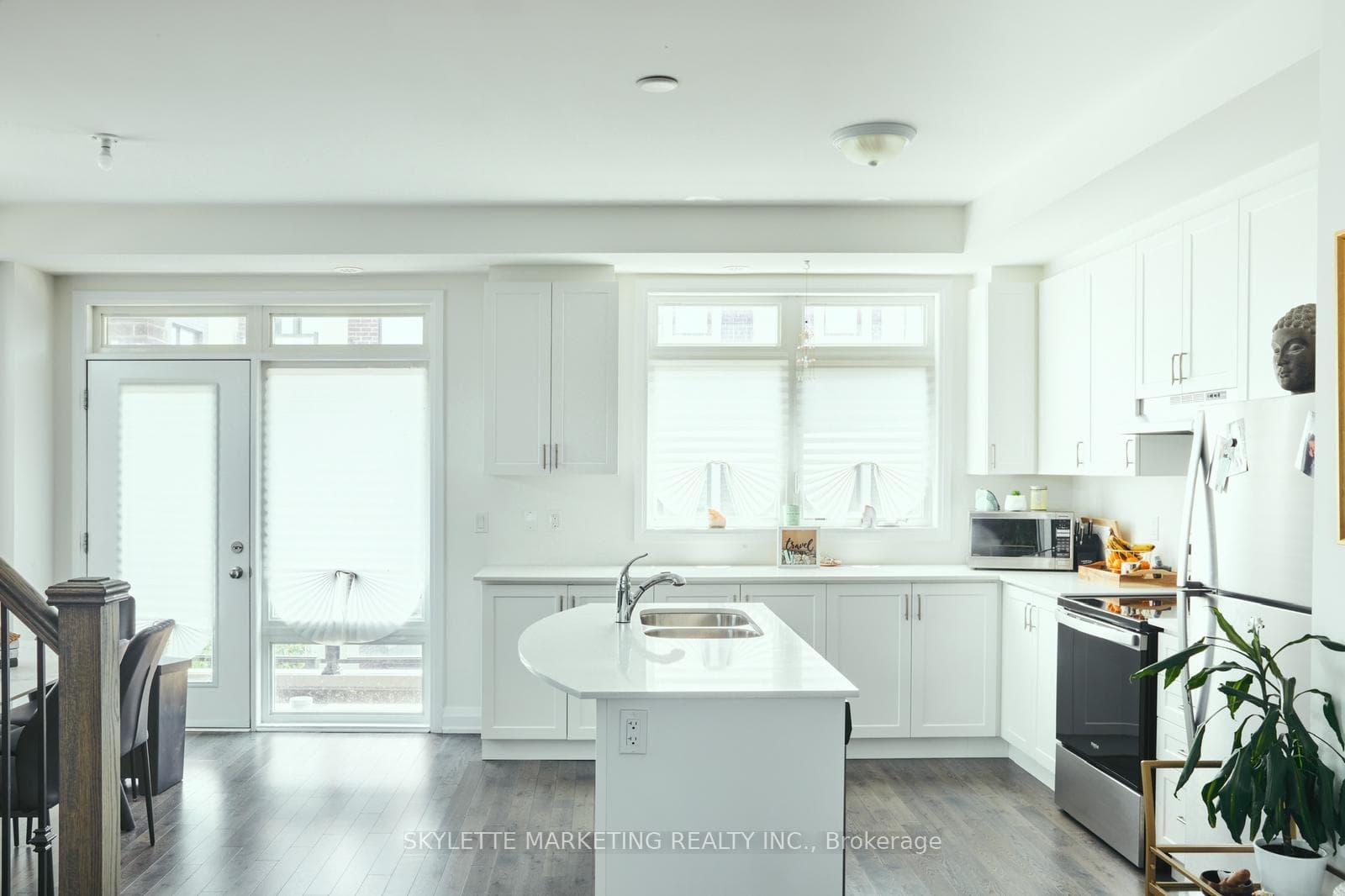 133 Moneypenny Place photo 9