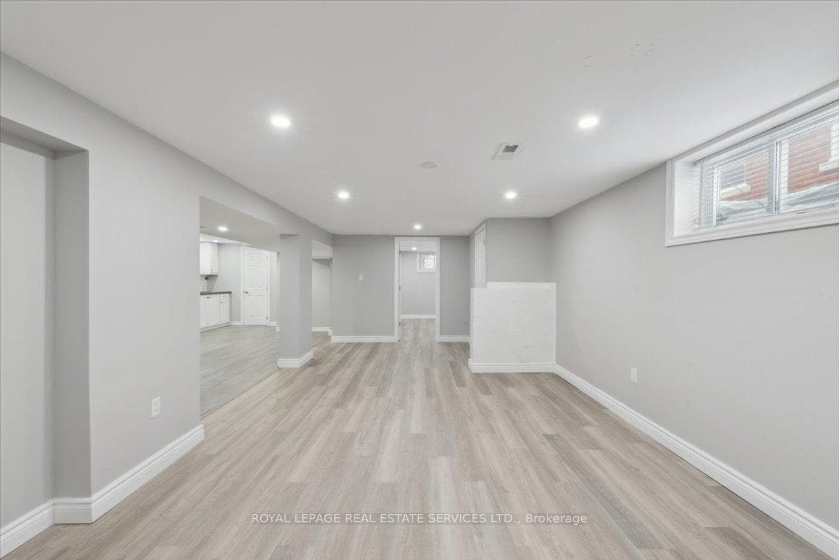 316 East 42nd Street Unit Lower photo 6