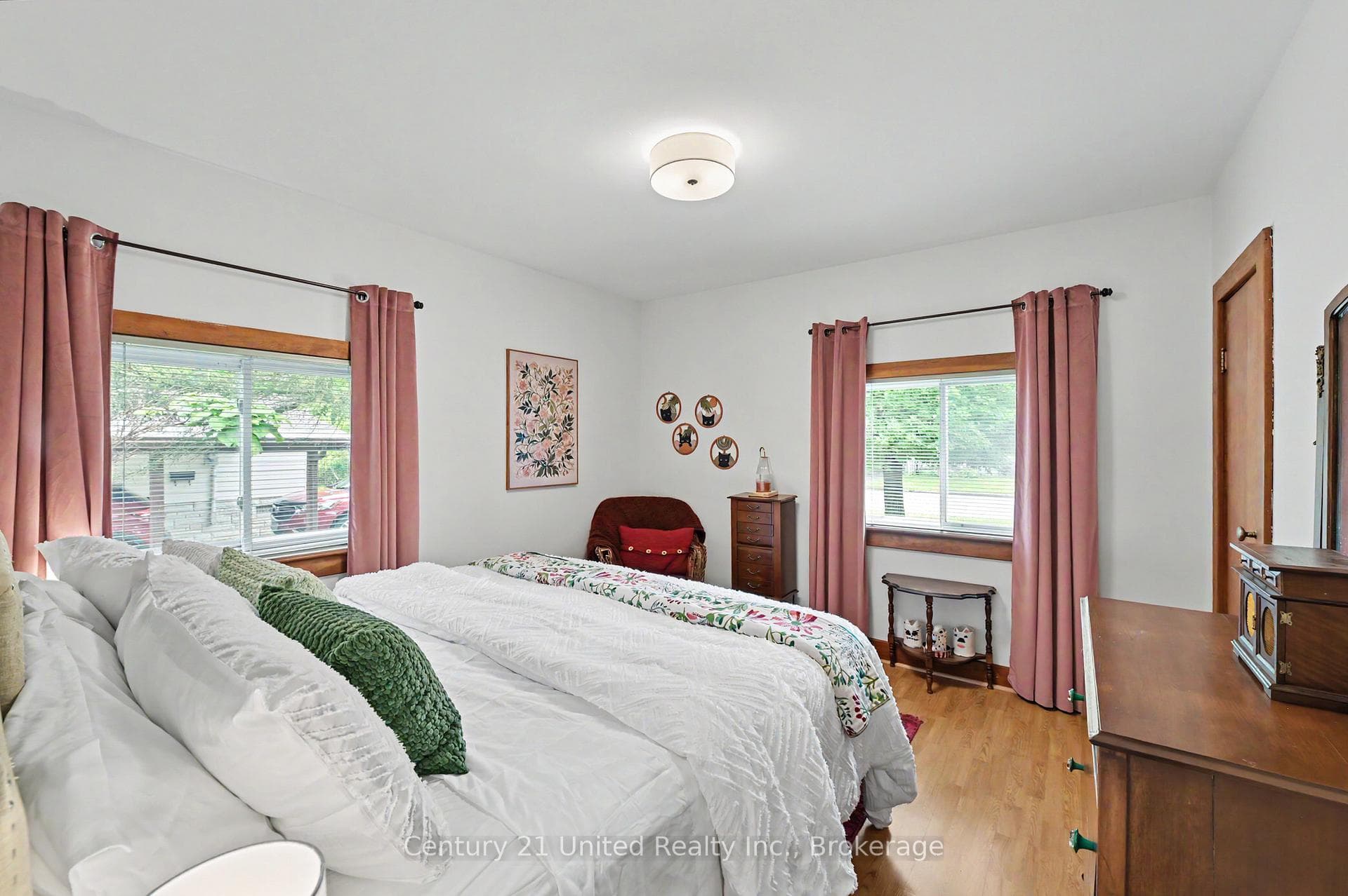 260 Mckellar Street photo 13