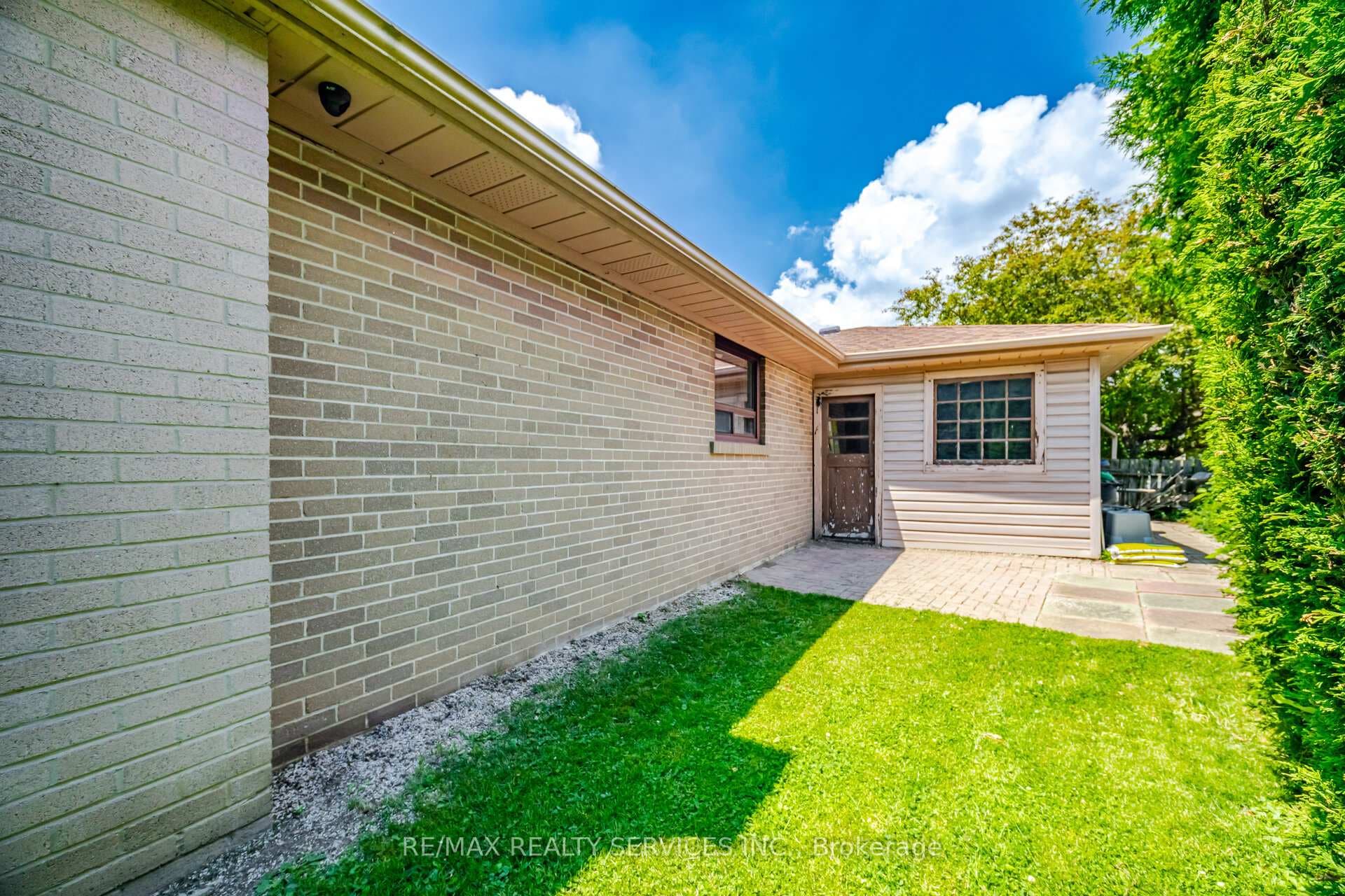 15 Ferndale Crescent photo 35