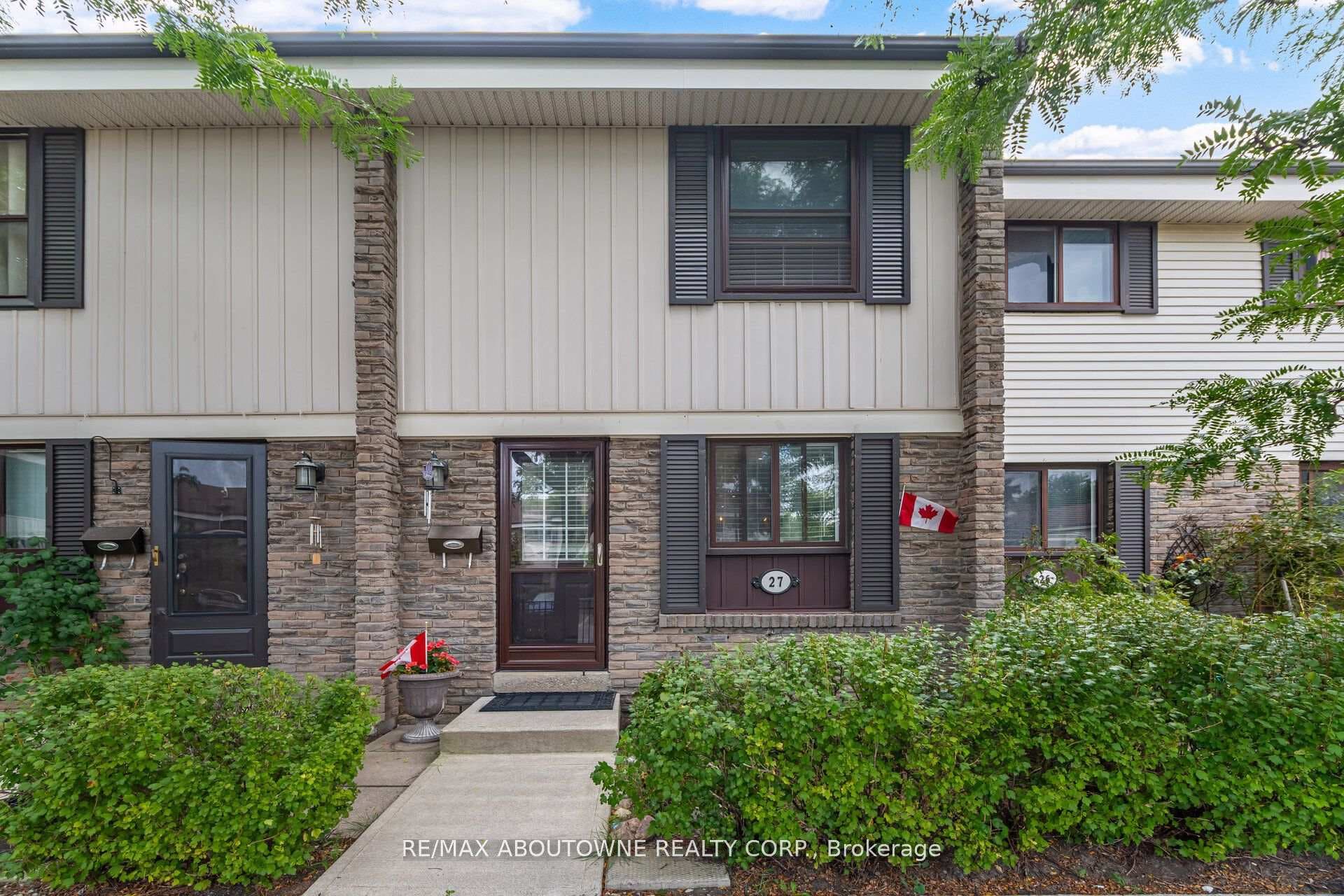 2779 Gananoque Drive Unit 27 photo 1