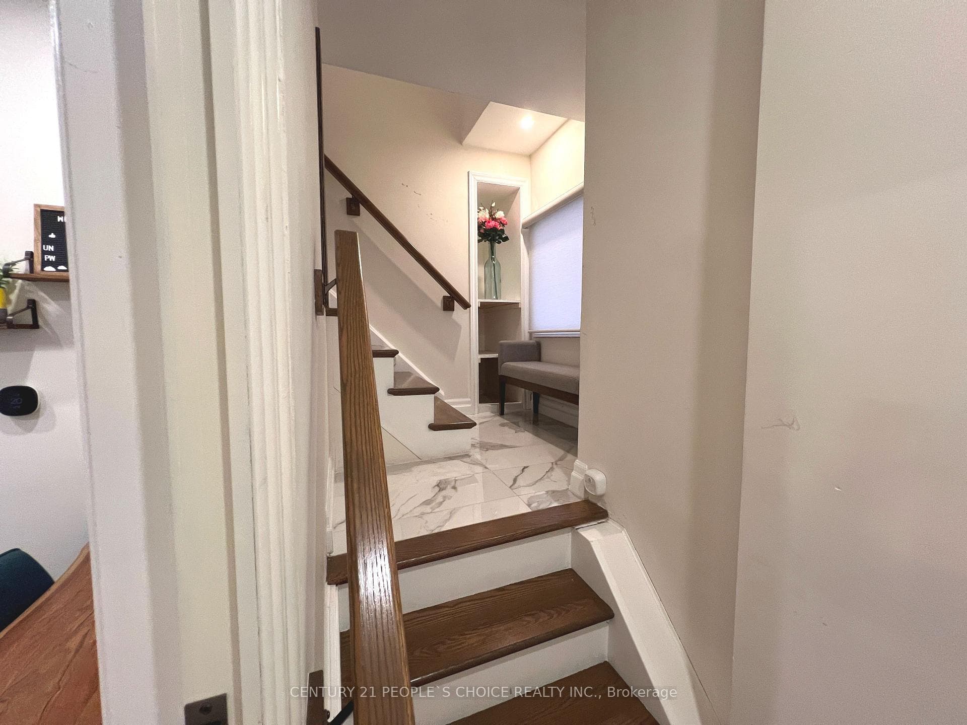 4927 Victoria Avenue photo 16