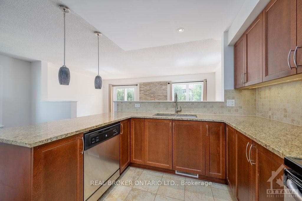 335 WIDGEON Way photo 10