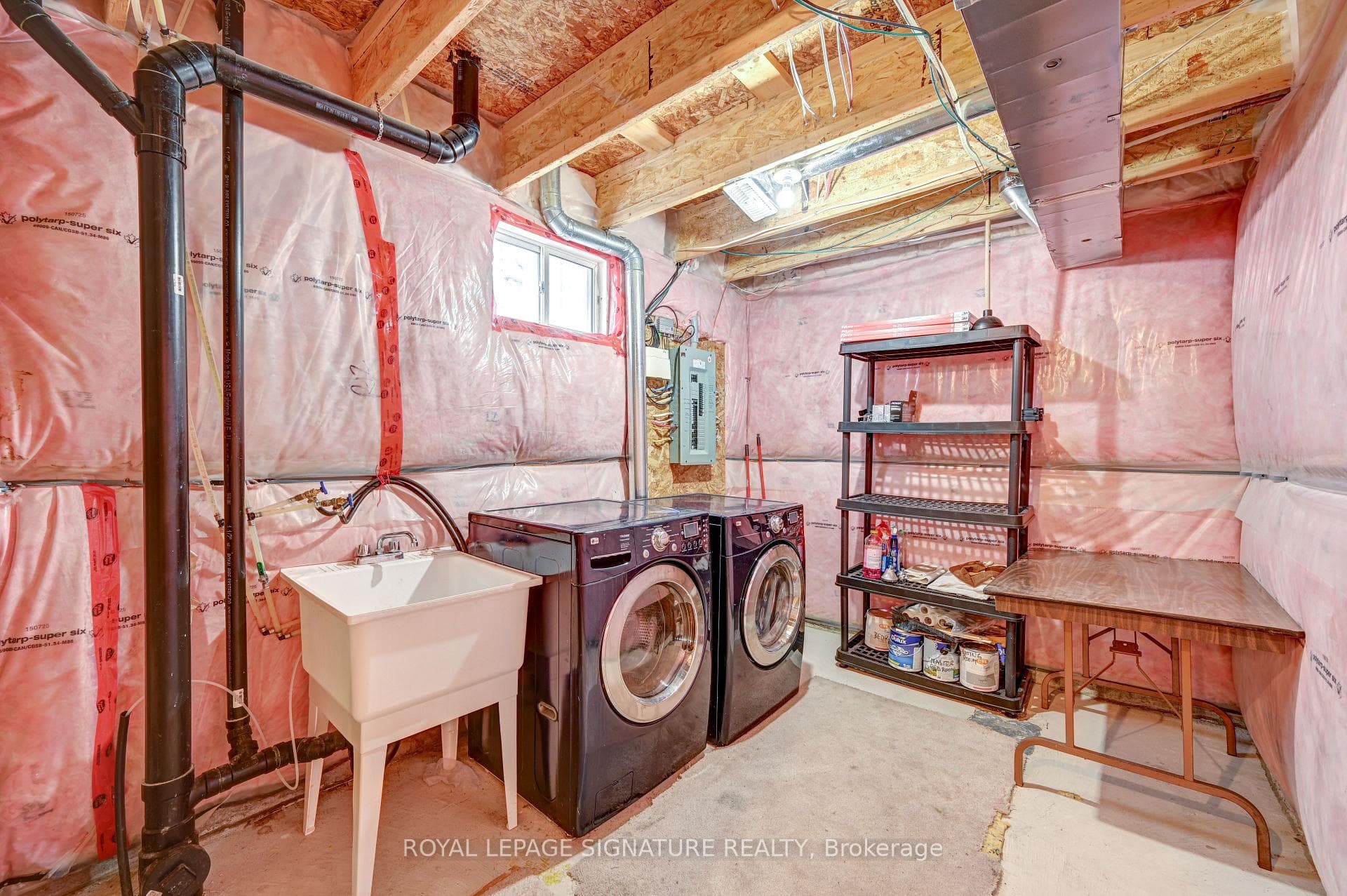 758 Cook Crescent photo 37
