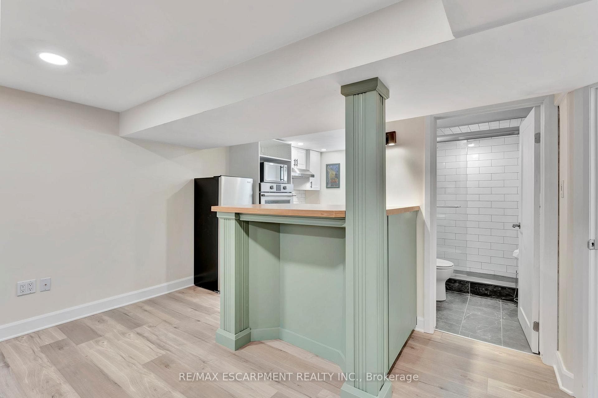 92 East 43rd Street photo 18