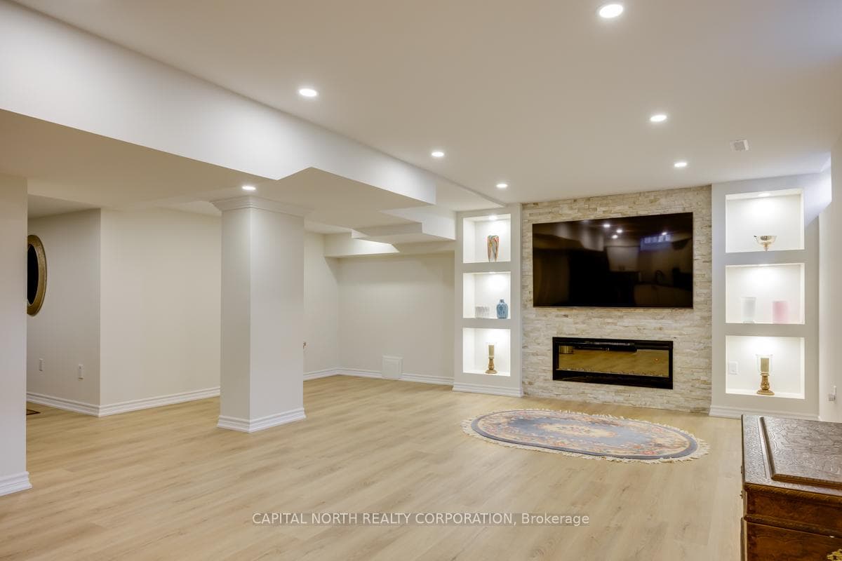 48 Fairlane Crescent photo 28