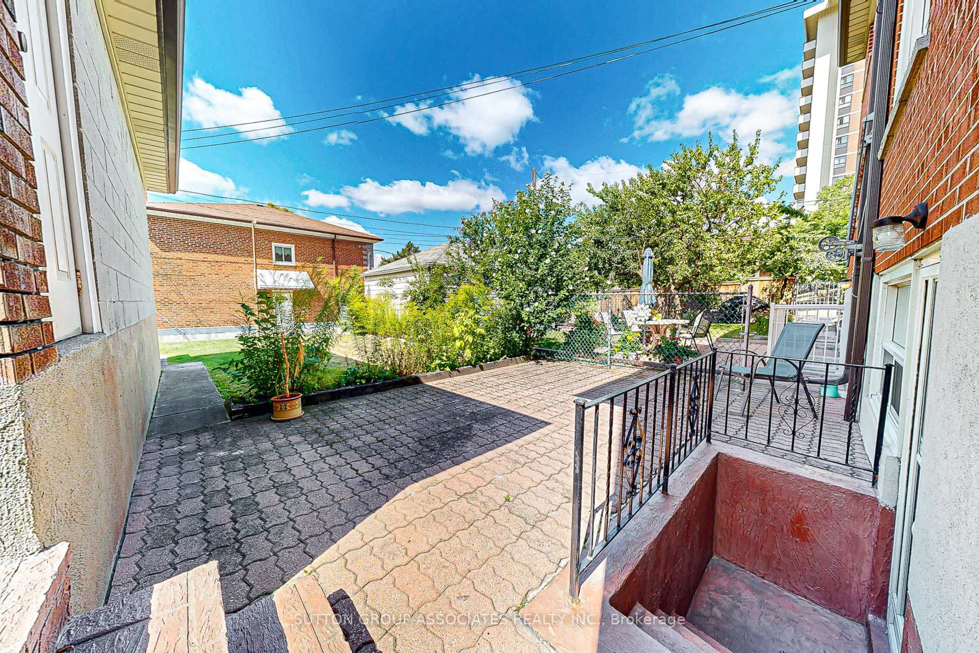 22 Woodenhill Court photo 42