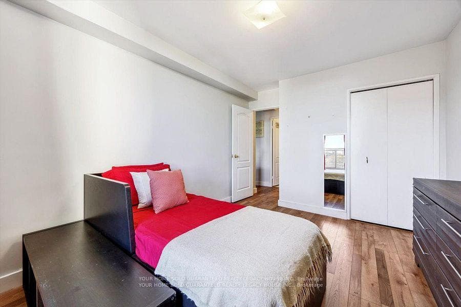 130 Neptune Drive Unit 607 photo 11