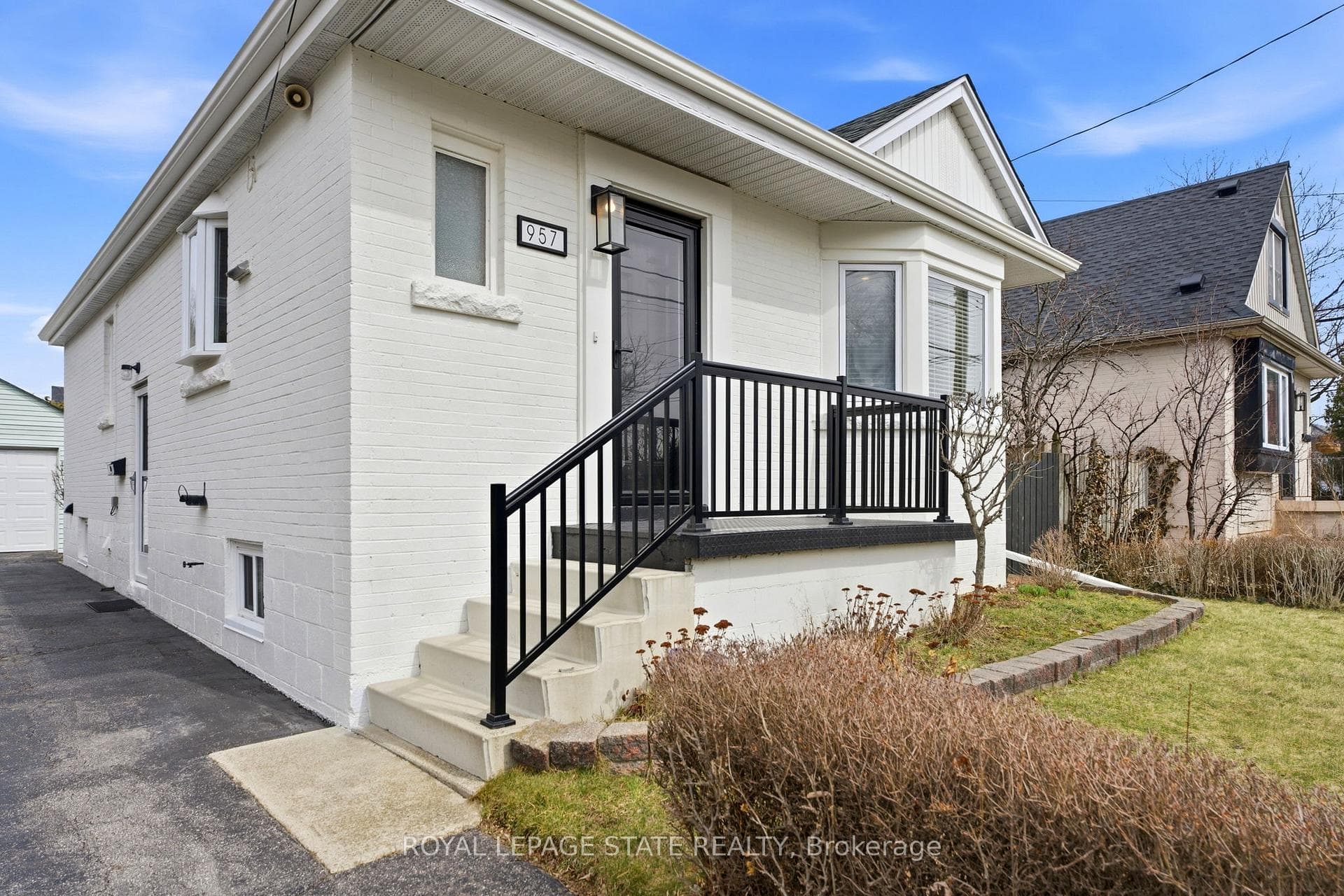 957 Queensdale Avenue photo 29
