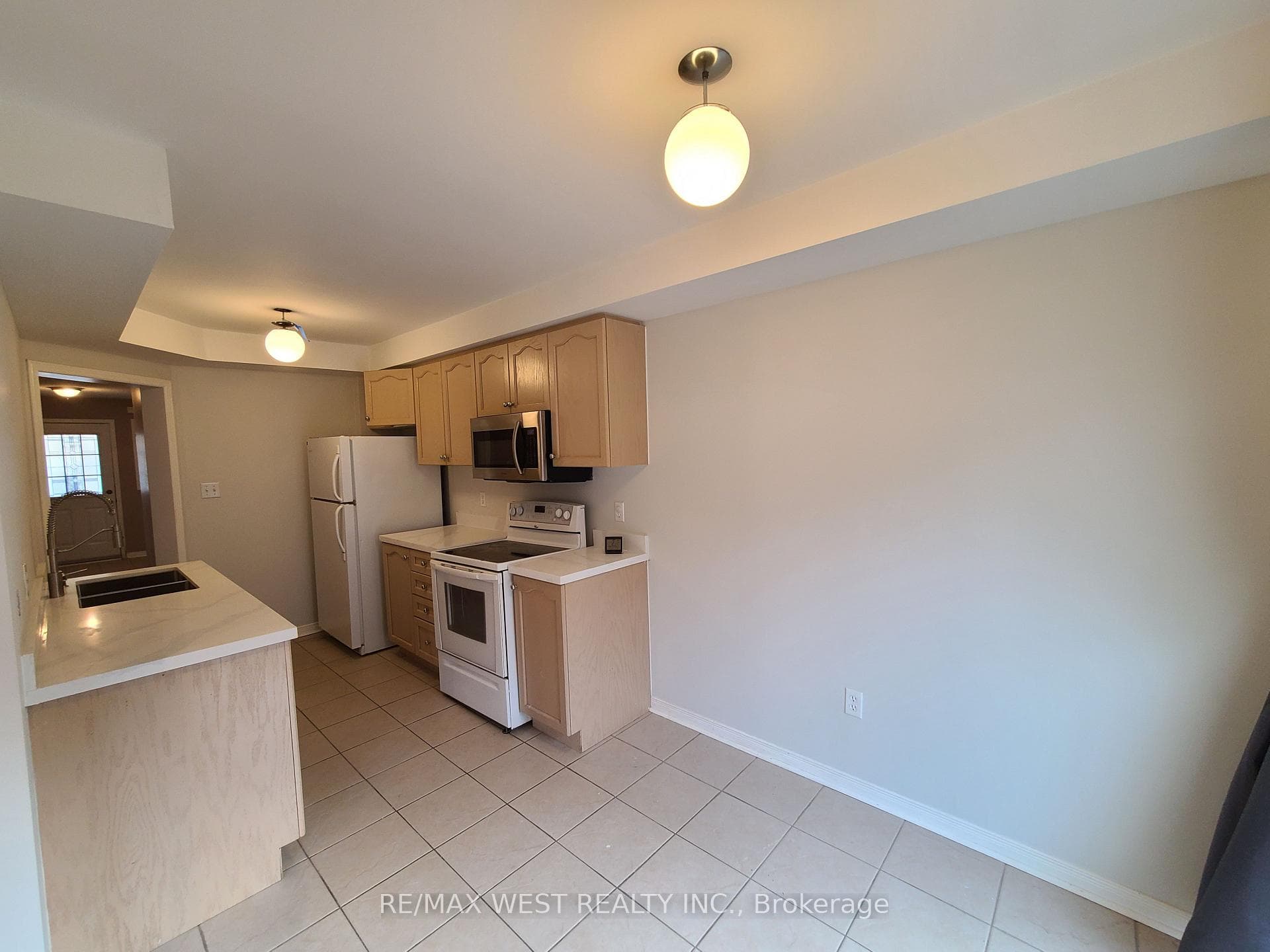 228 Coleridge Drive photo 4
