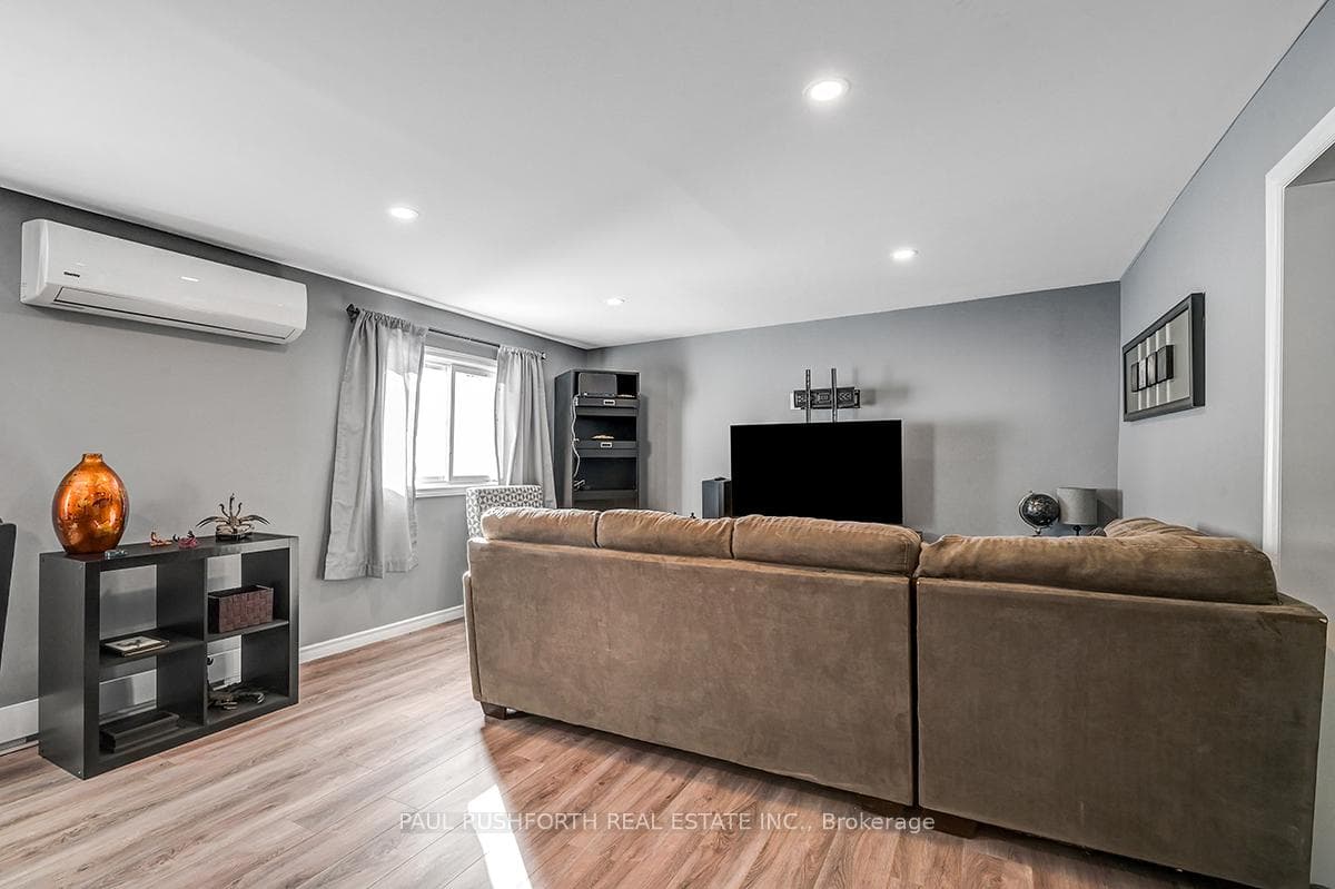 3590 Old Montreal Road Unit 2 photo 2