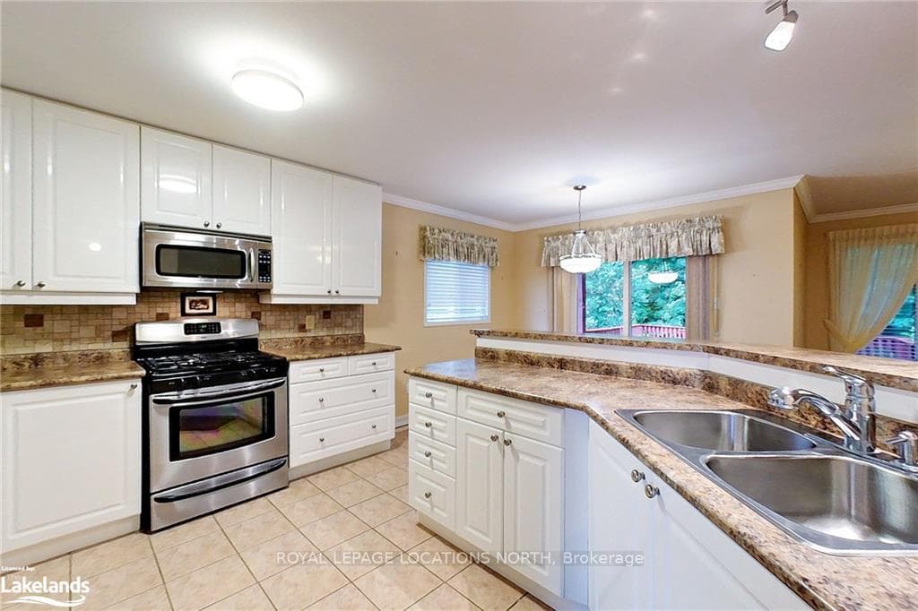 136 Royal Beech Drive photo 21