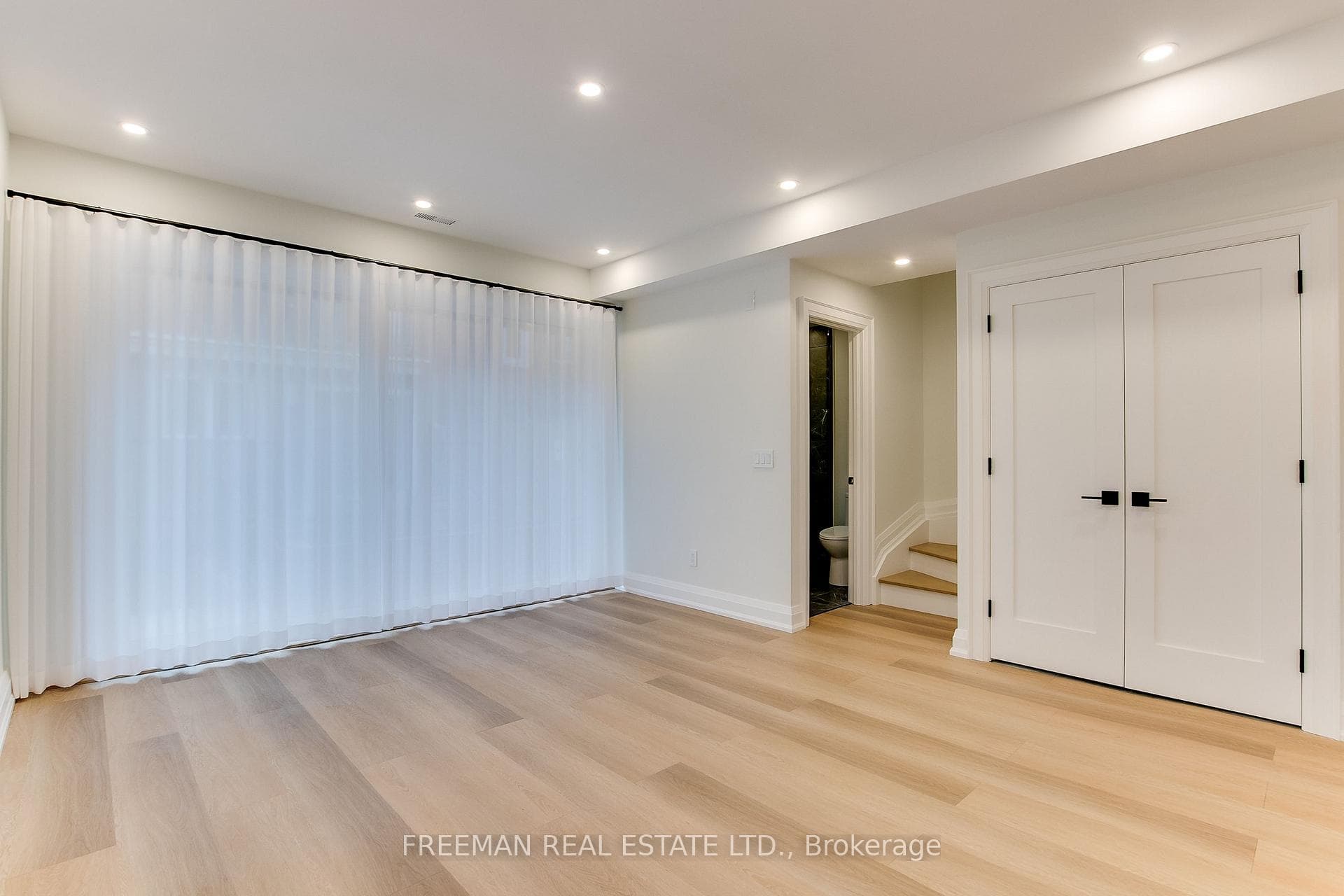 771 Manning Avenue Unit Laneway photo 11