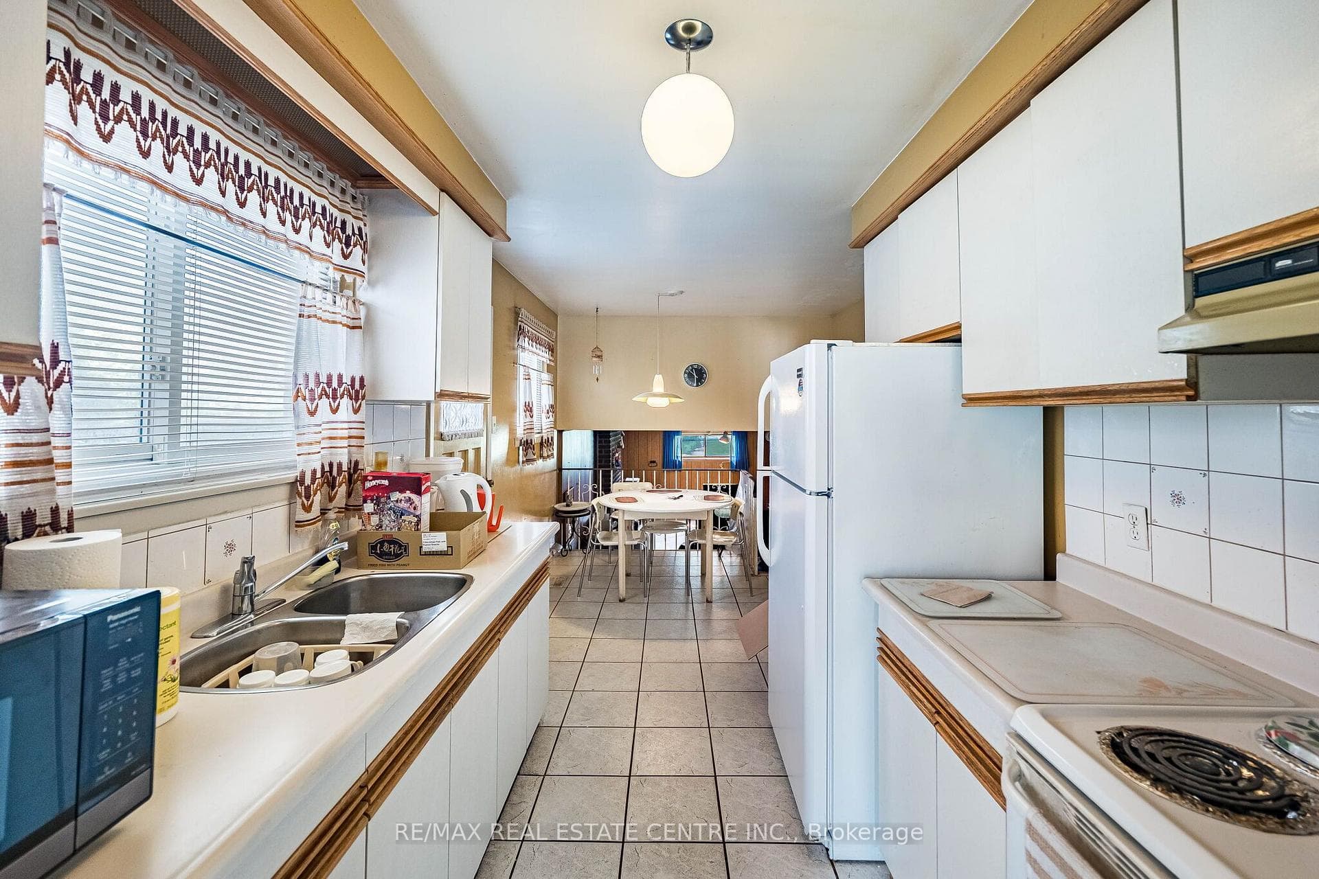 940 Bloor Street photo 11