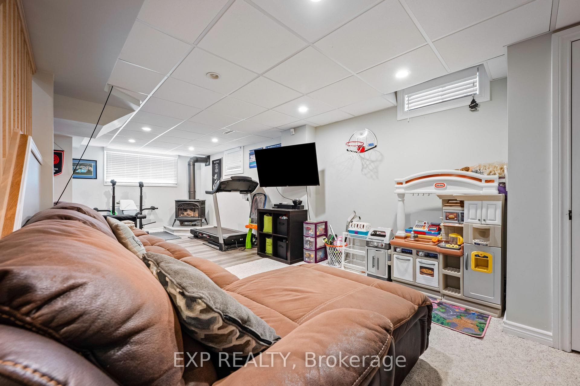581 College Avenue photo 32