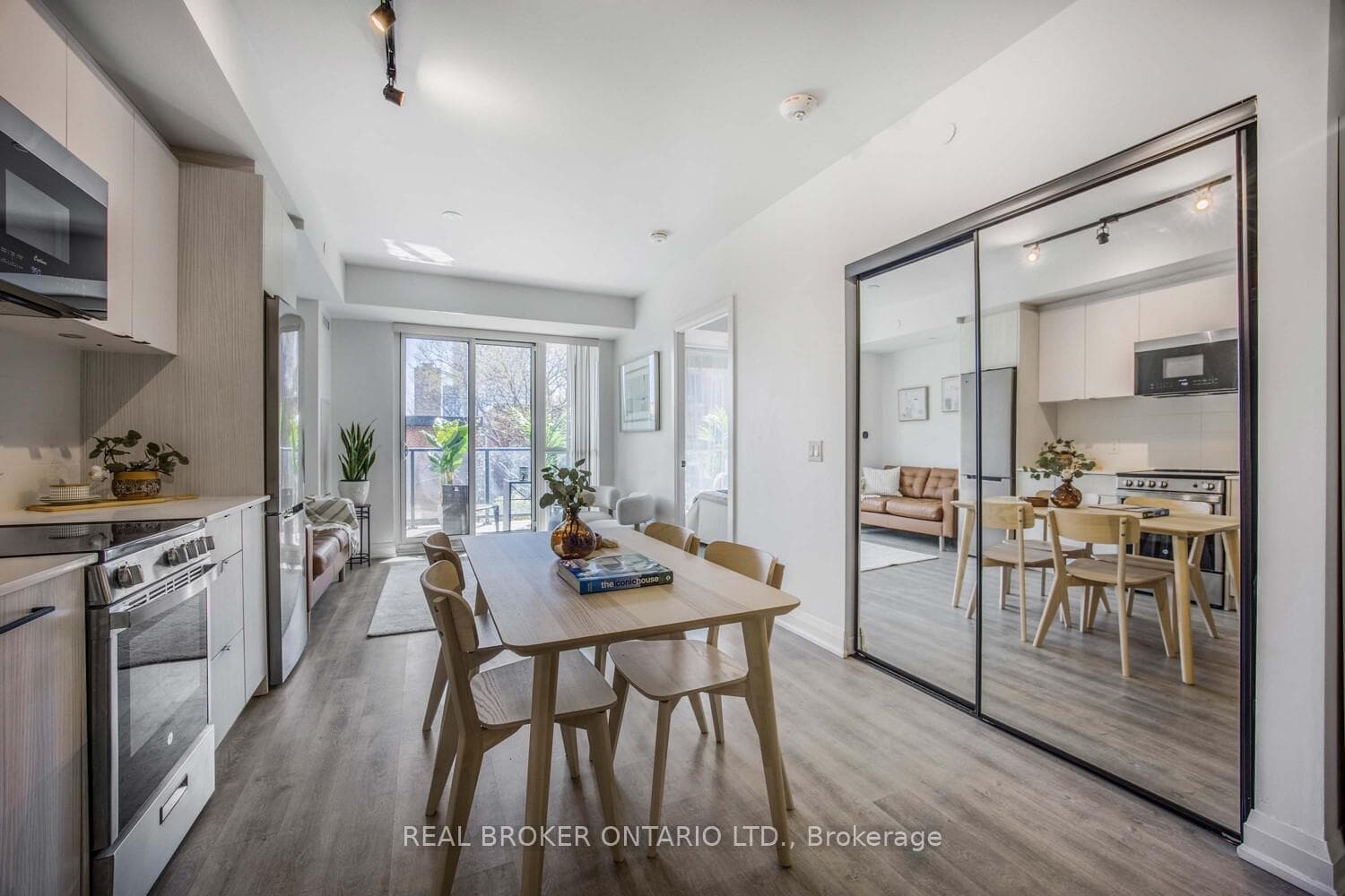 2369 Danforth Avenue Unit 210 photo 16