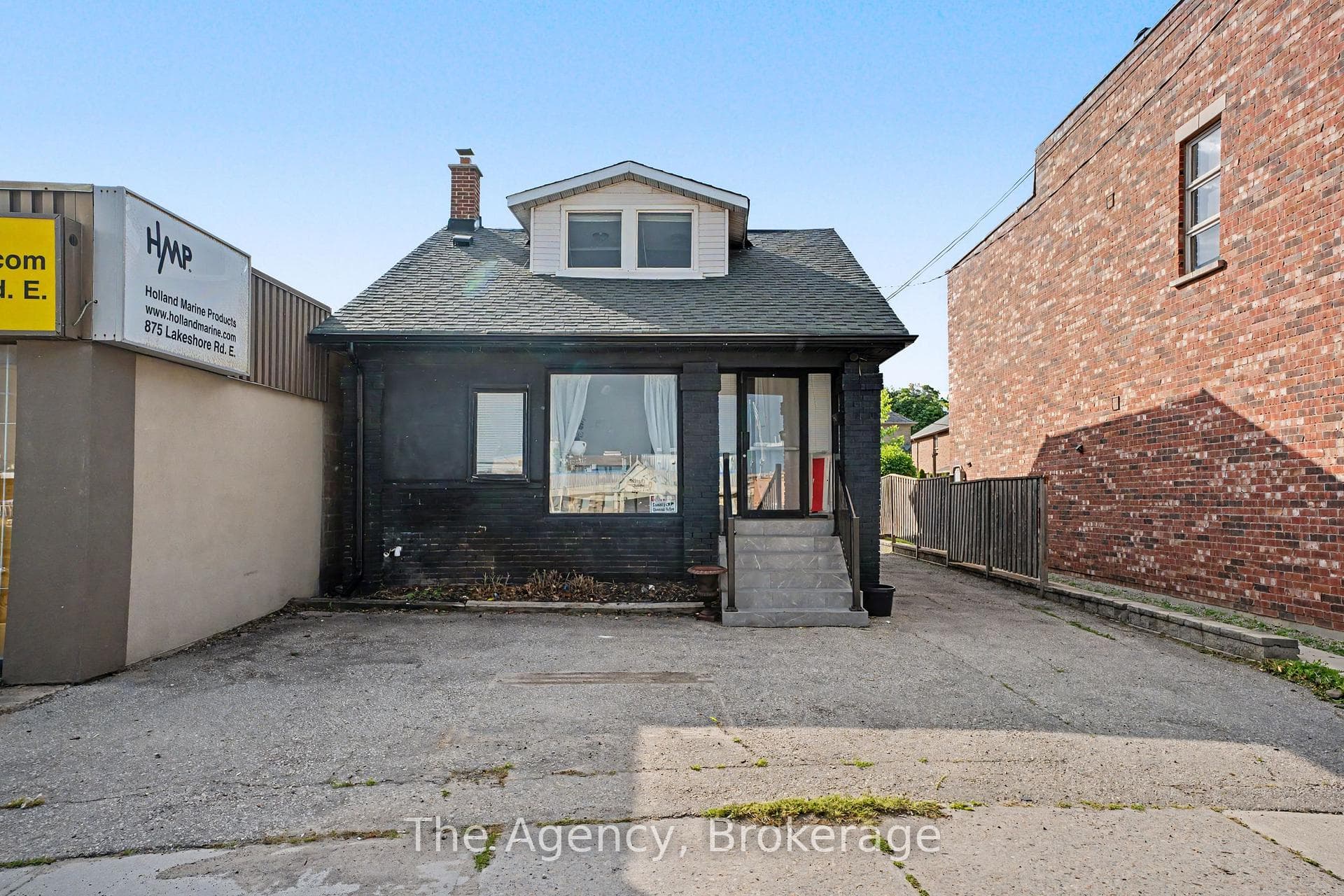 881 Lakeshore Road photo 45