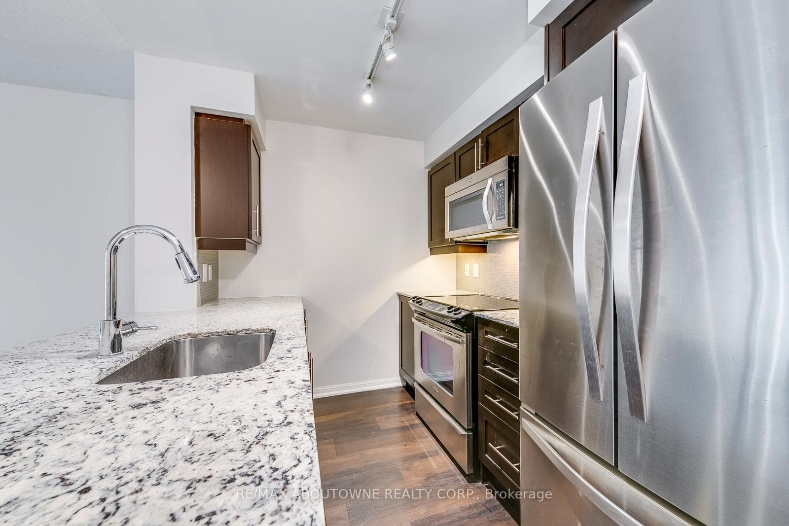 35 Bastion Street Unit 1714 photo 10