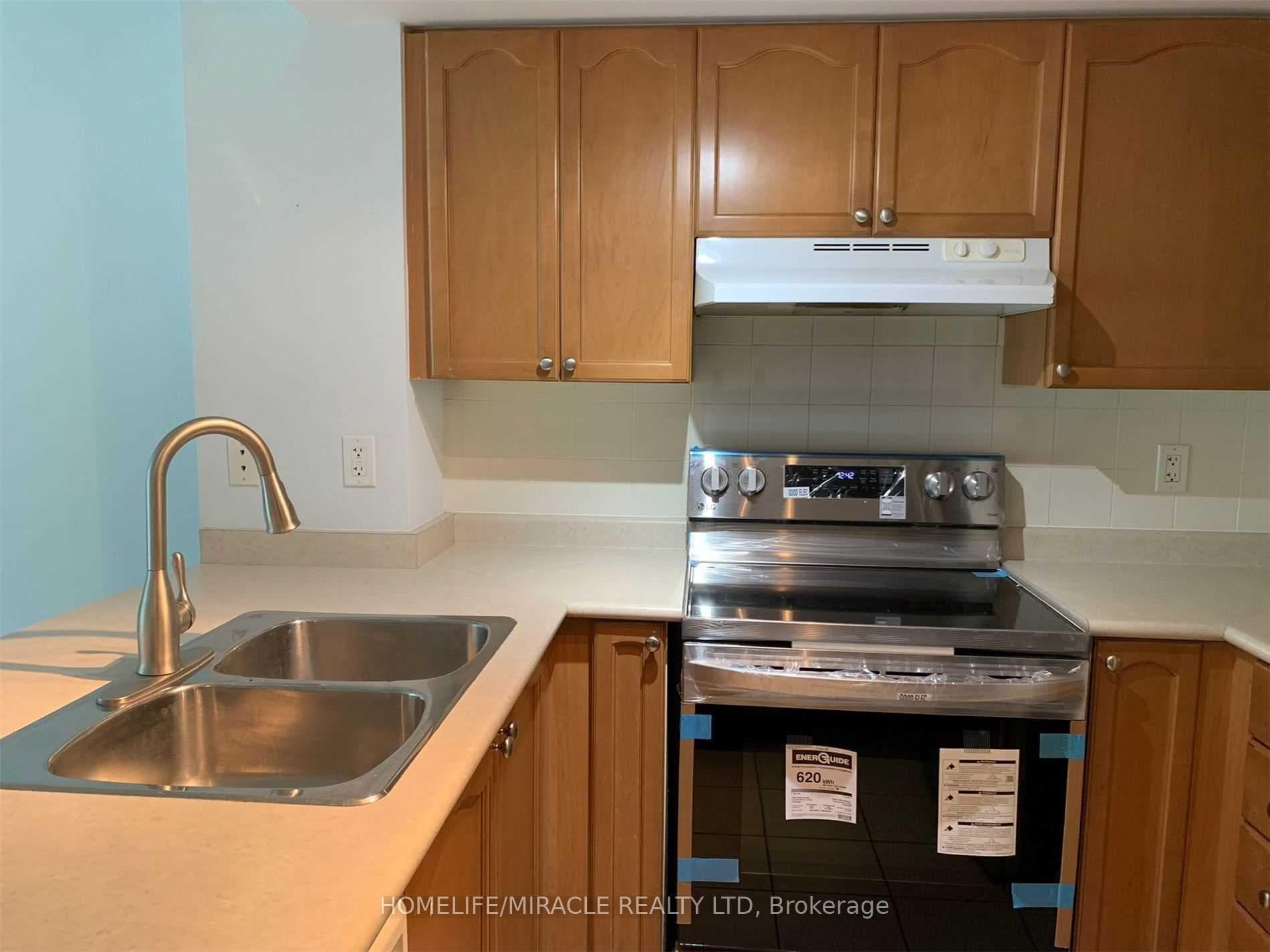 231 Fort York Boulevard Unit 402 photo 13