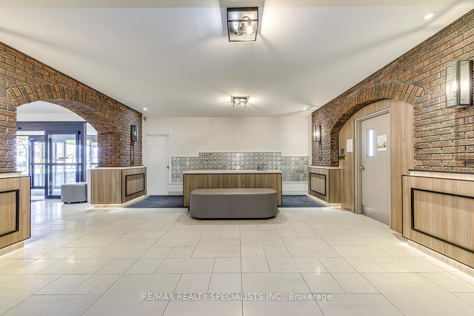 966 Inverhouse Drive Unit 405 photo 7