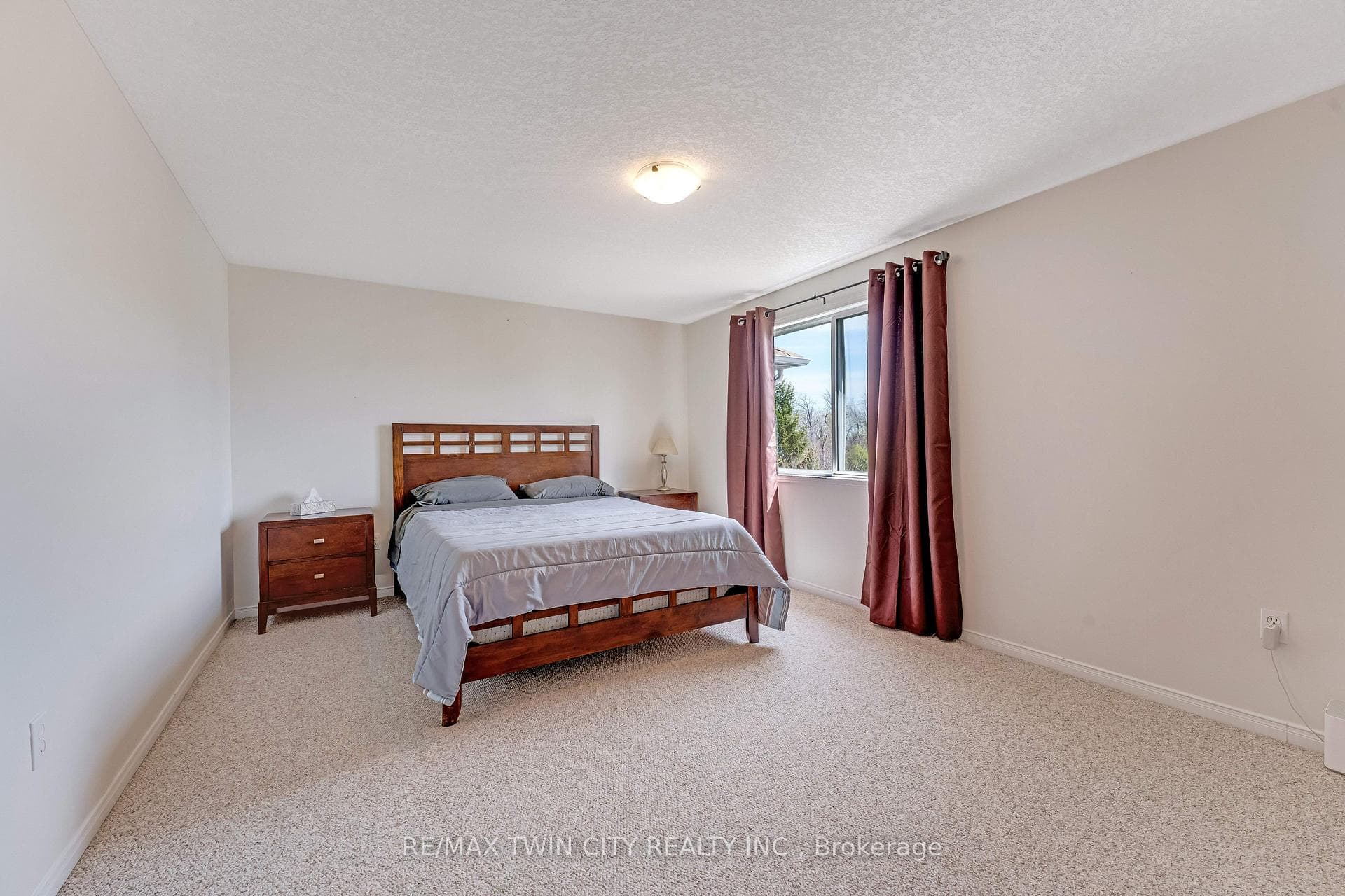 550 Dansbury Drive photo 16