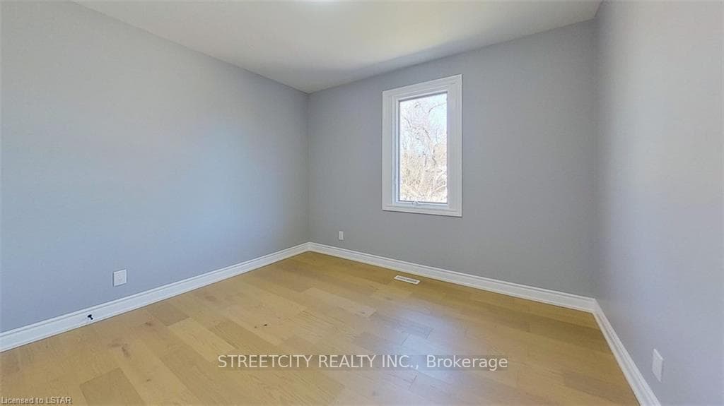 9 Scotchpine Crescent photo 25