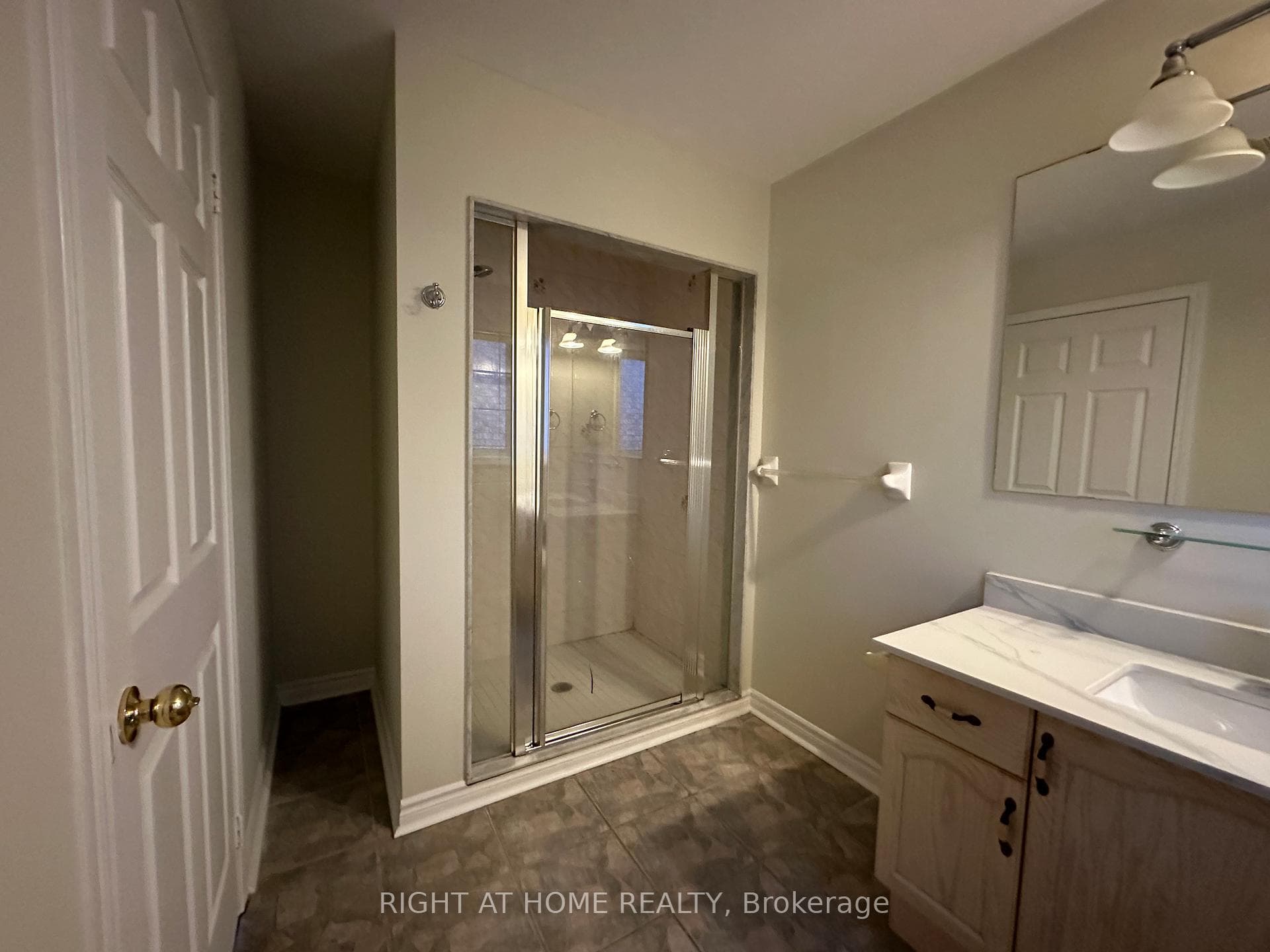 104 KERFOOT CRES Crescent photo 9