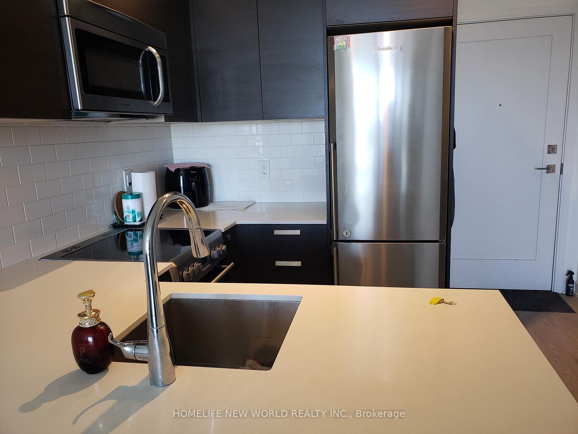 57 St Joseph Street Unit 818 photo 5