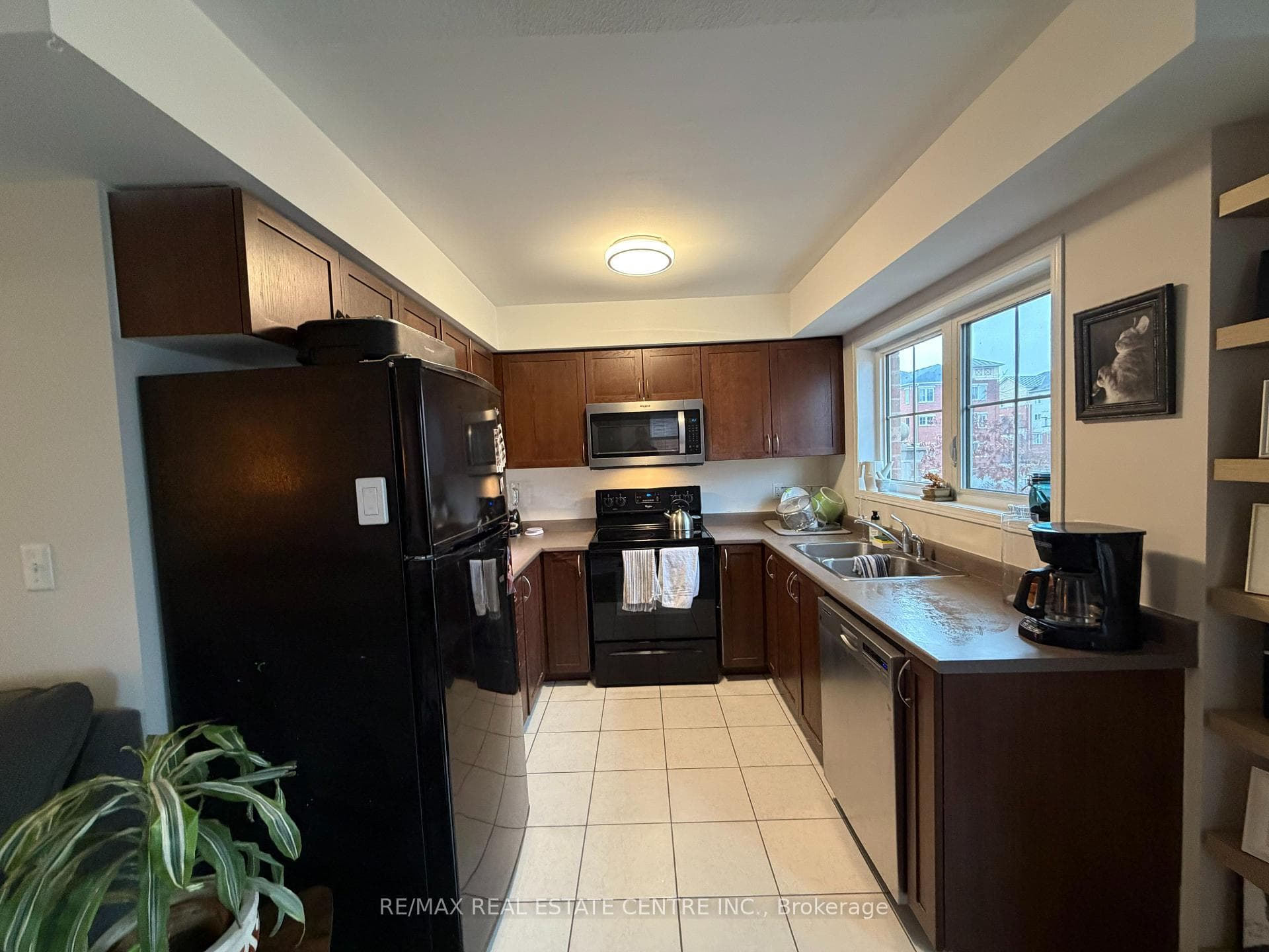 2464 Post Road Unit 12 photo 4